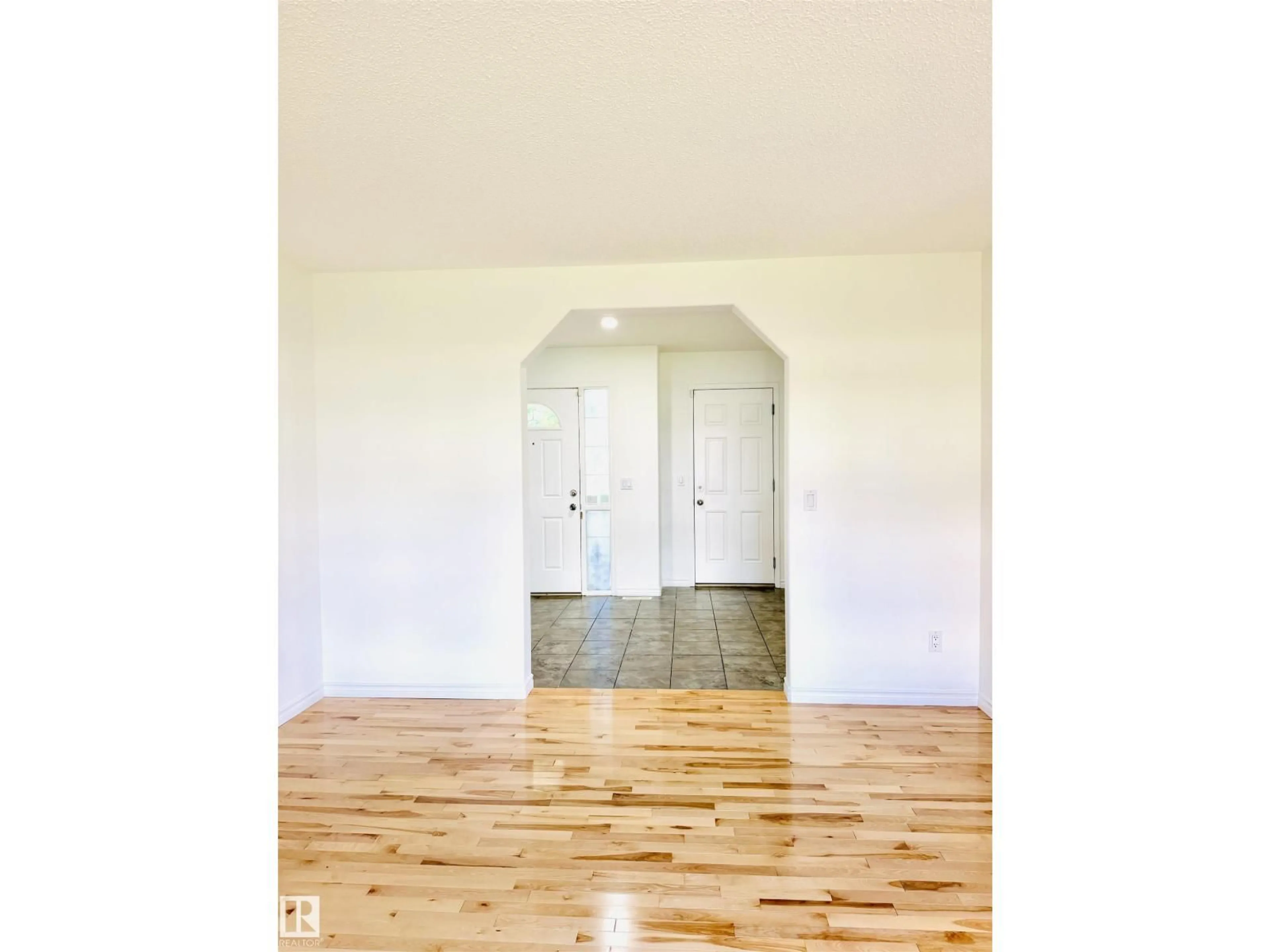 Indoor entryway for 3120 25 AV, Edmonton Alberta T6T0L8