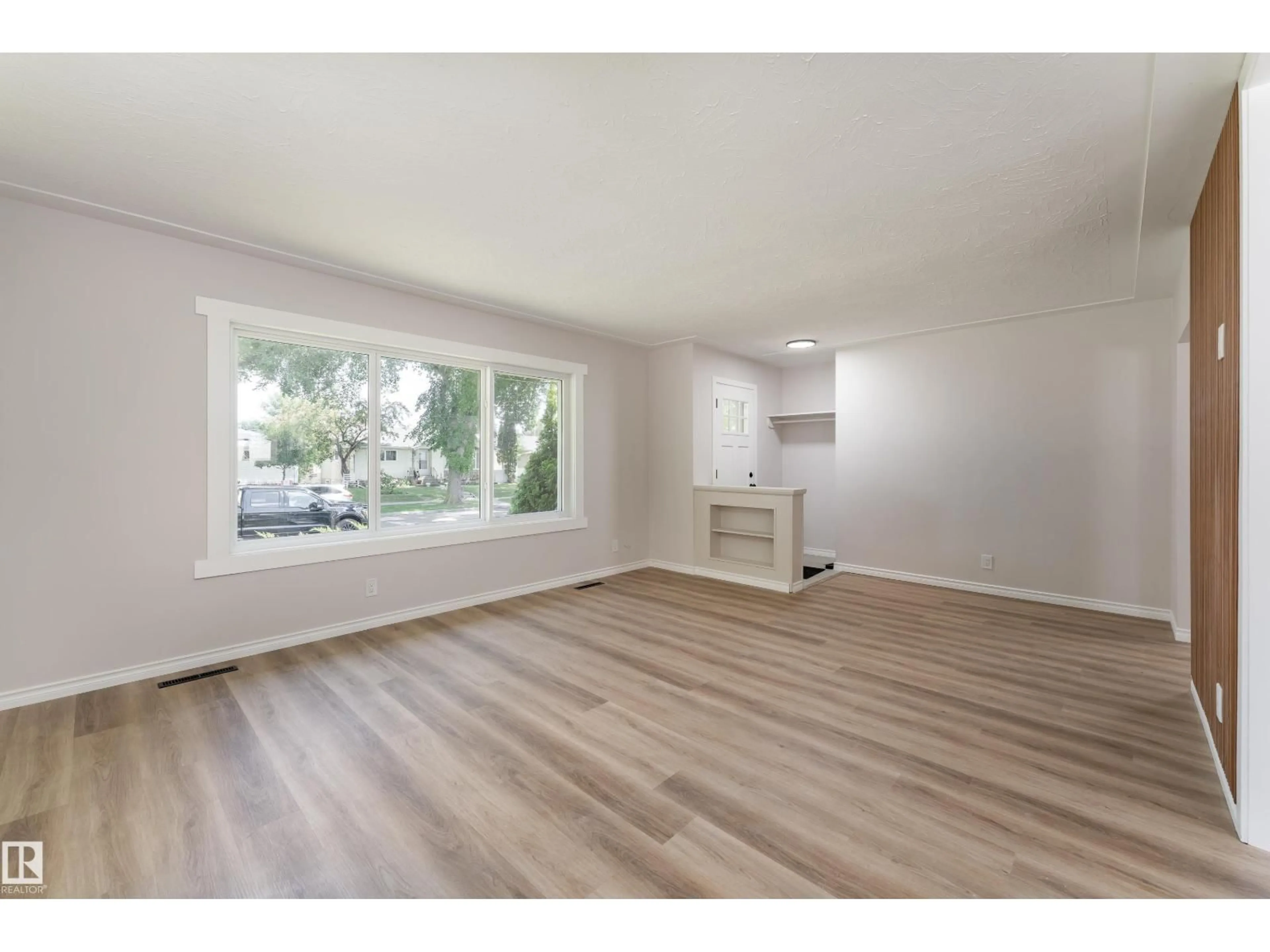 A pic of a room for NW - 12224 55 ST, Edmonton Alberta T5W3R4