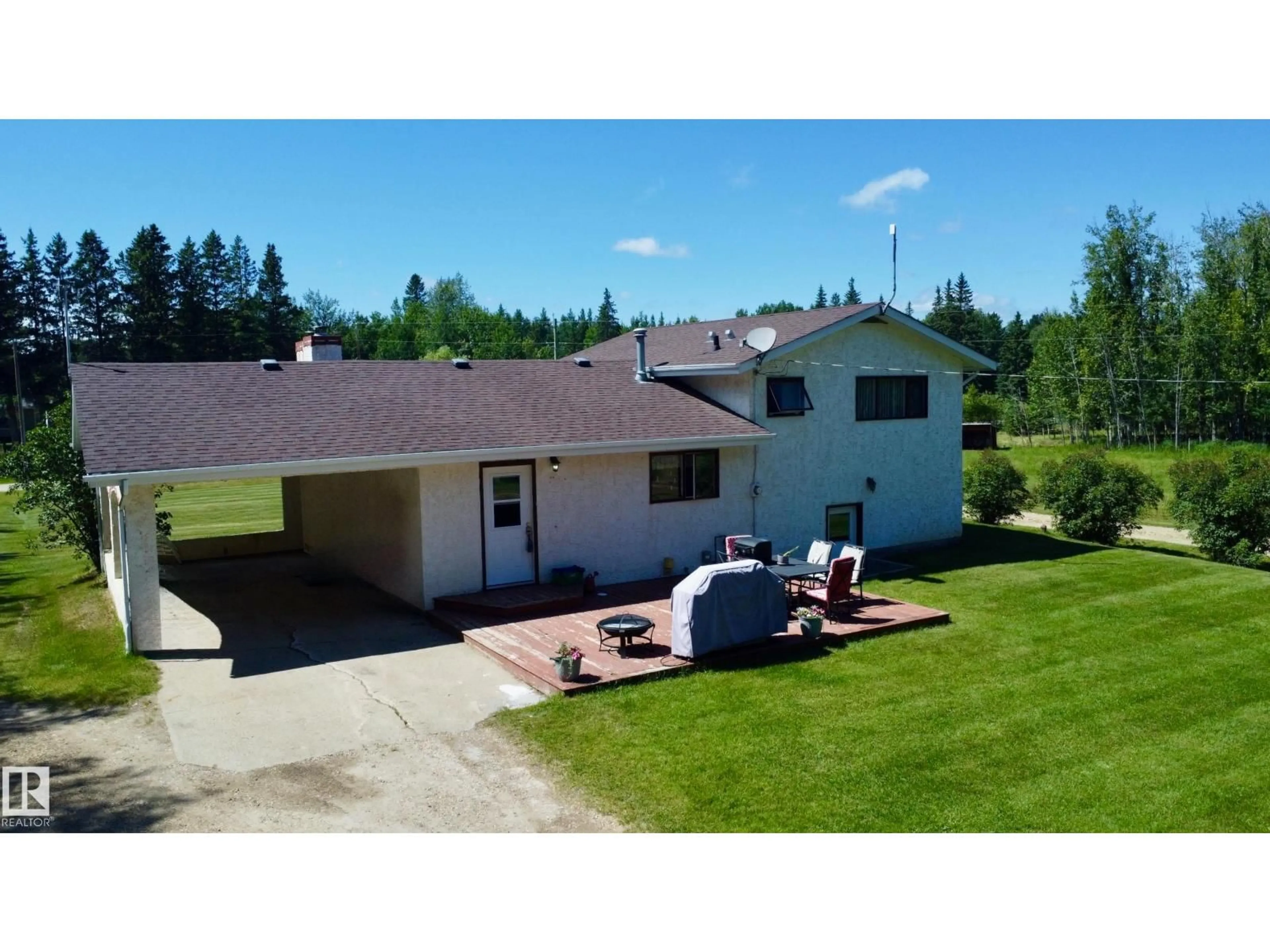 A pic from outside/outdoor area/front of a property/back of a property/a pic from drone, unknown for 54207 RGE ROAD 52, Rural Lac Ste. Anne County Alberta T0E0L0