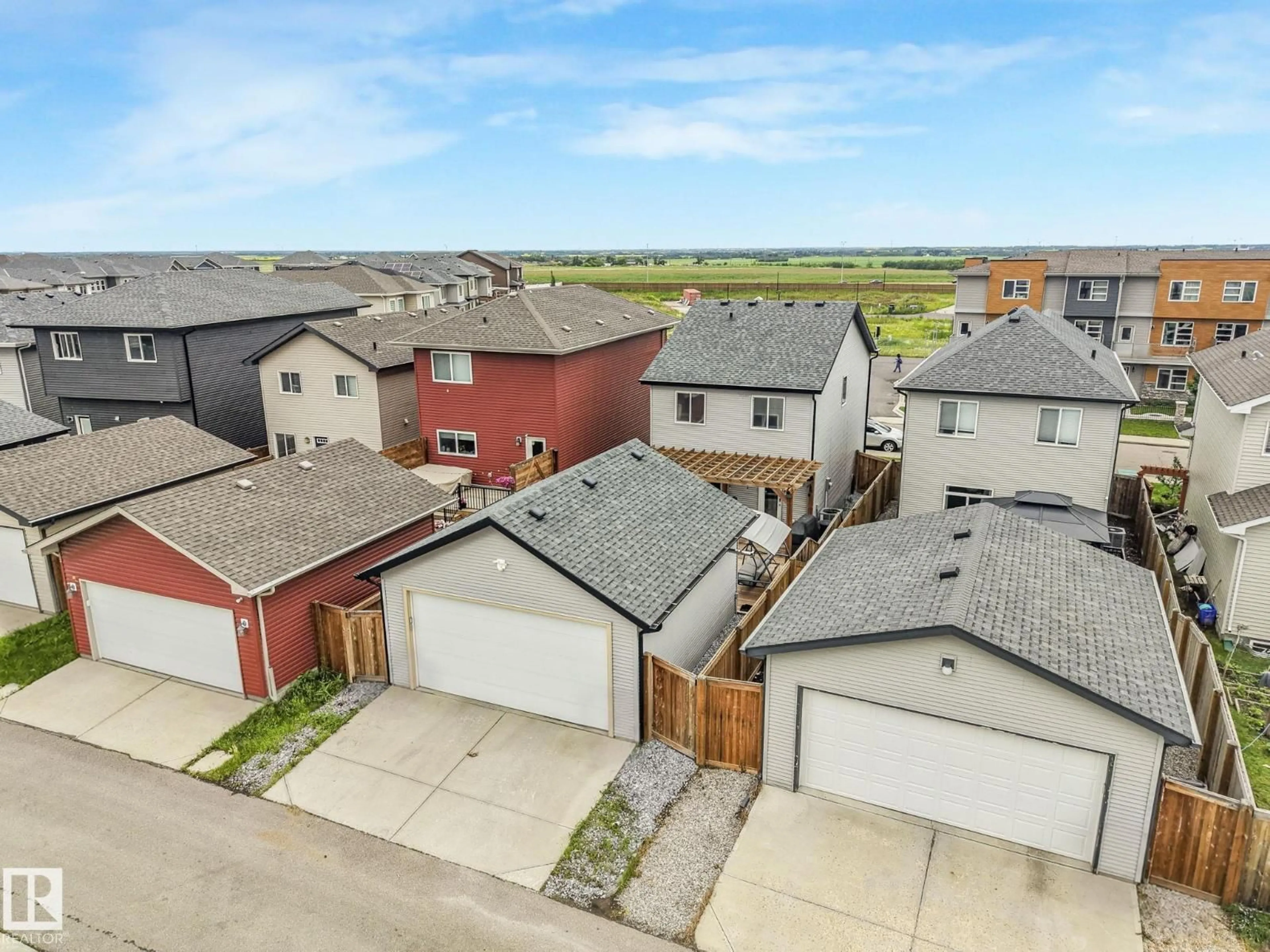 A pic from outside/outdoor area/front of a property/back of a property/a pic from drone, street for NW - 17724 58 ST, Edmonton Alberta T5Y3W8