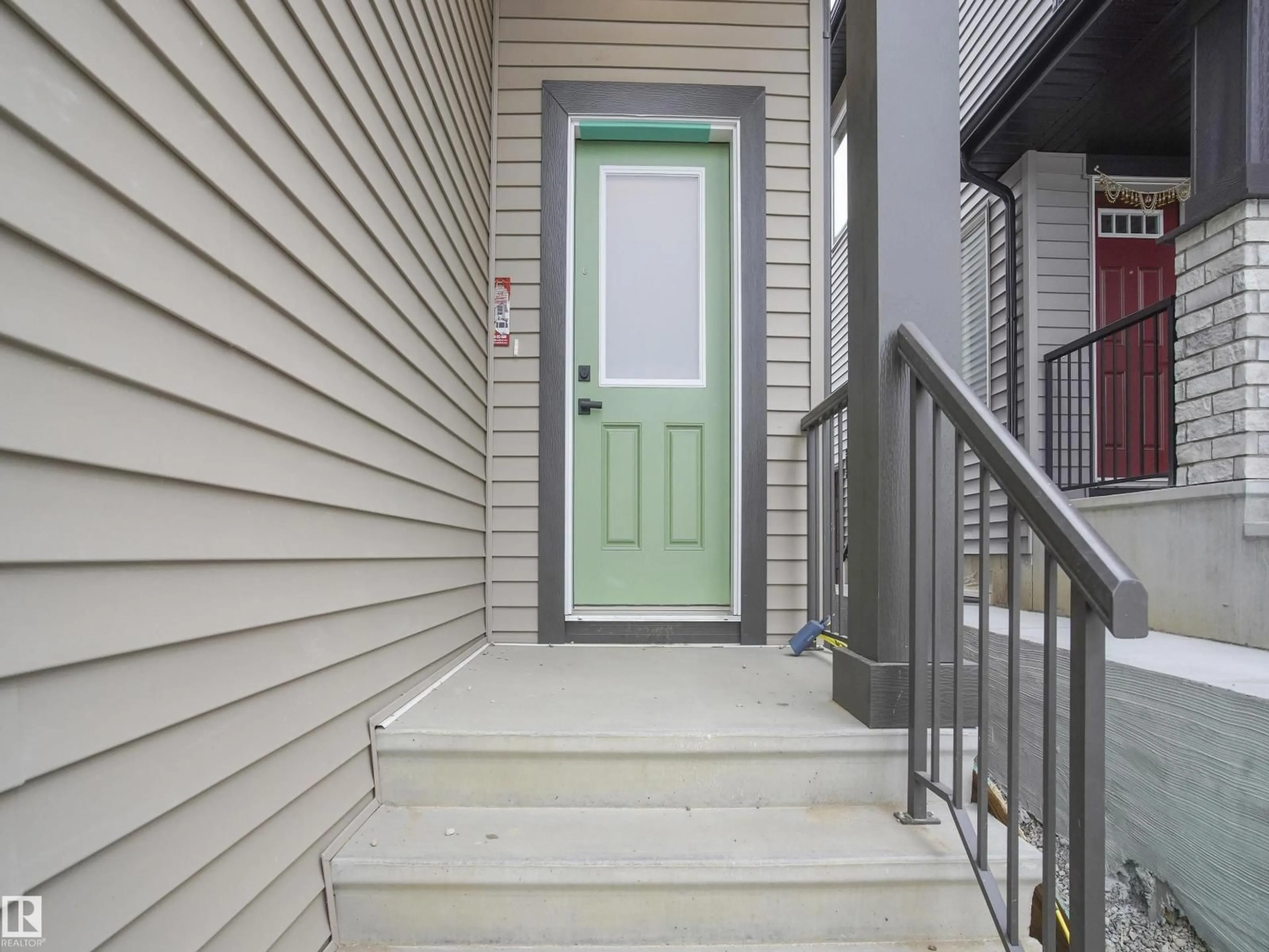 Indoor entryway for 1519 12 AV, Edmonton Alberta T6T2S2