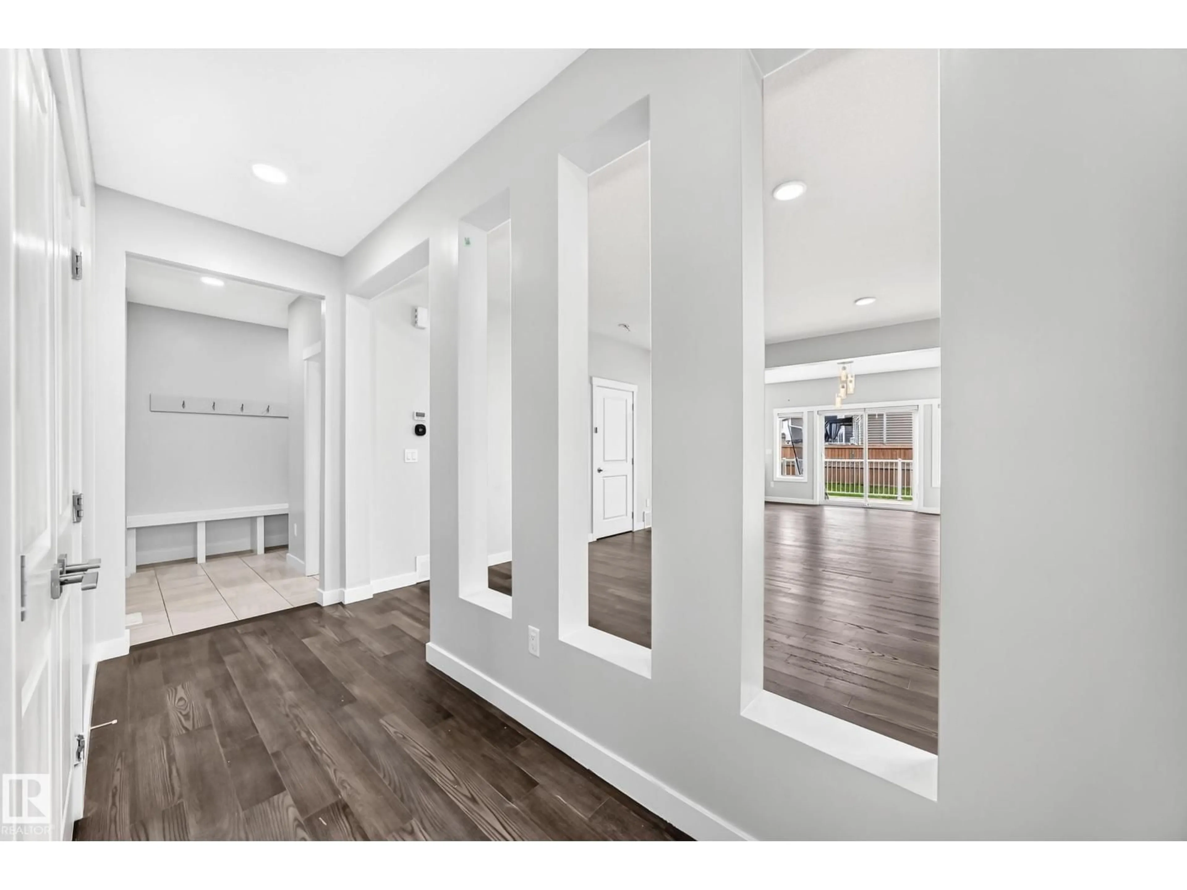 Indoor entryway for SW SW - 2265 57 ST, Edmonton Alberta T6X2P3