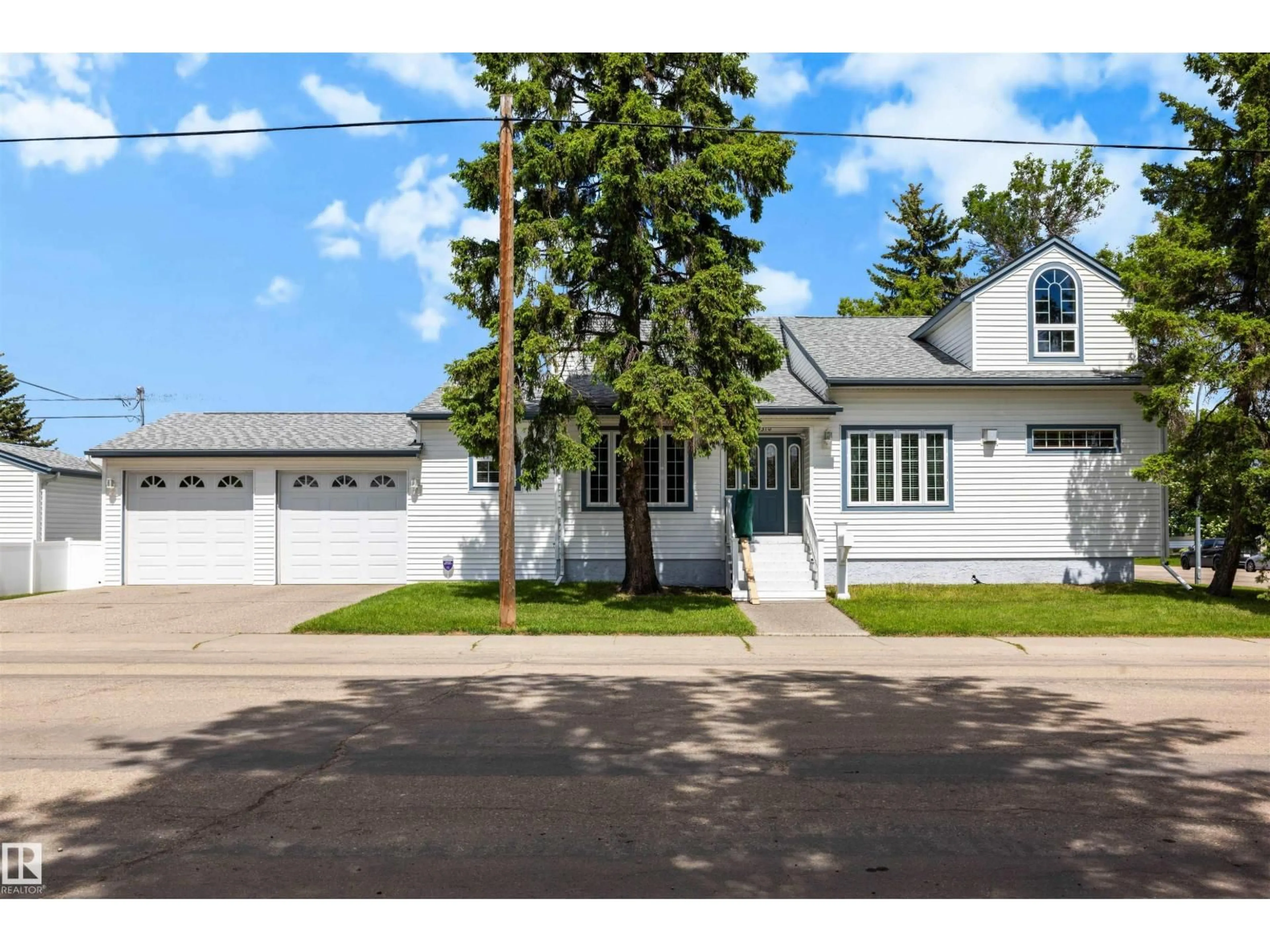 Home with vinyl exterior material, street for 15310 108 AV, Edmonton Alberta T5P1A2