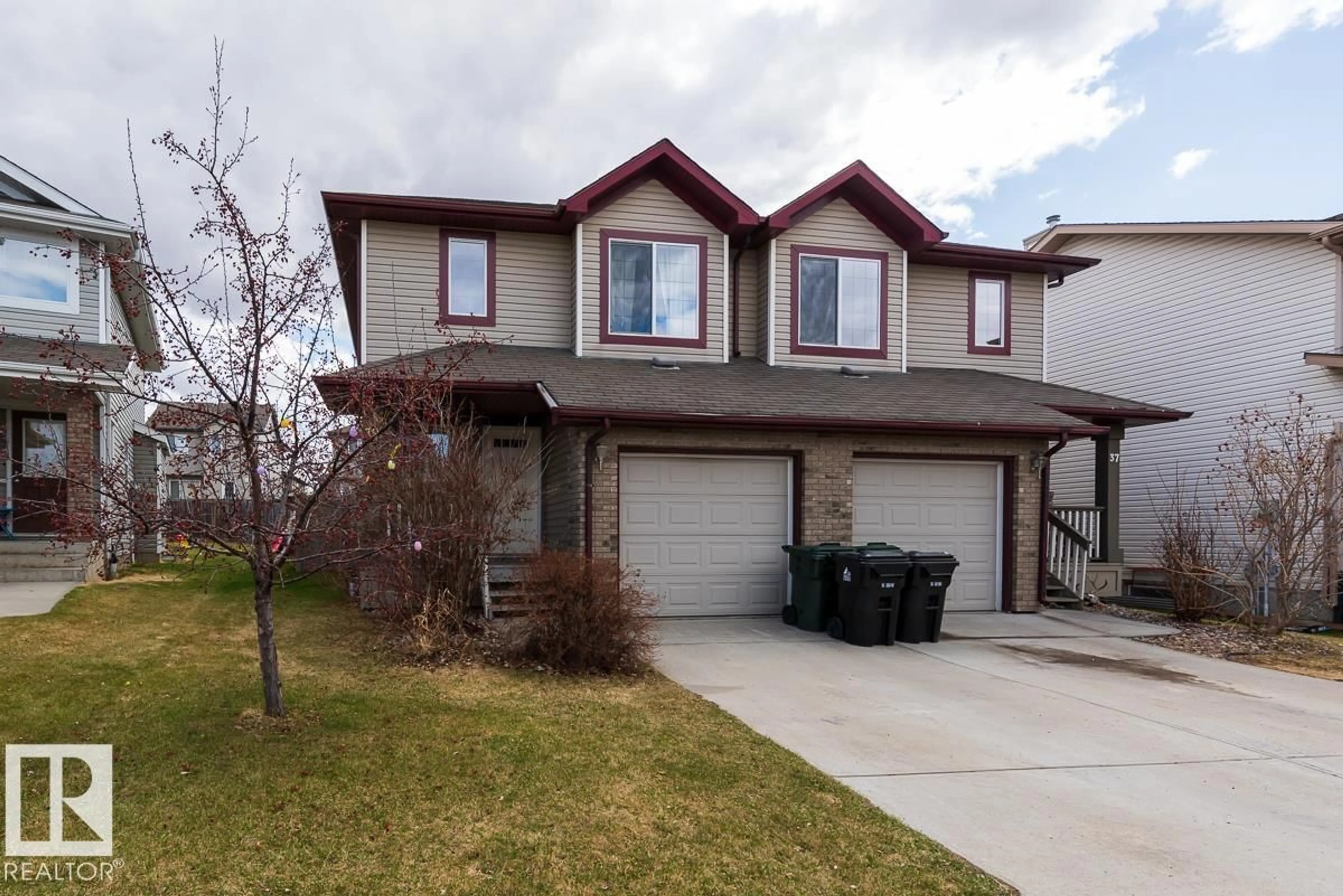 Home with vinyl exterior material, street for 39 VEGA AV, Spruce Grove Alberta T7X4R8