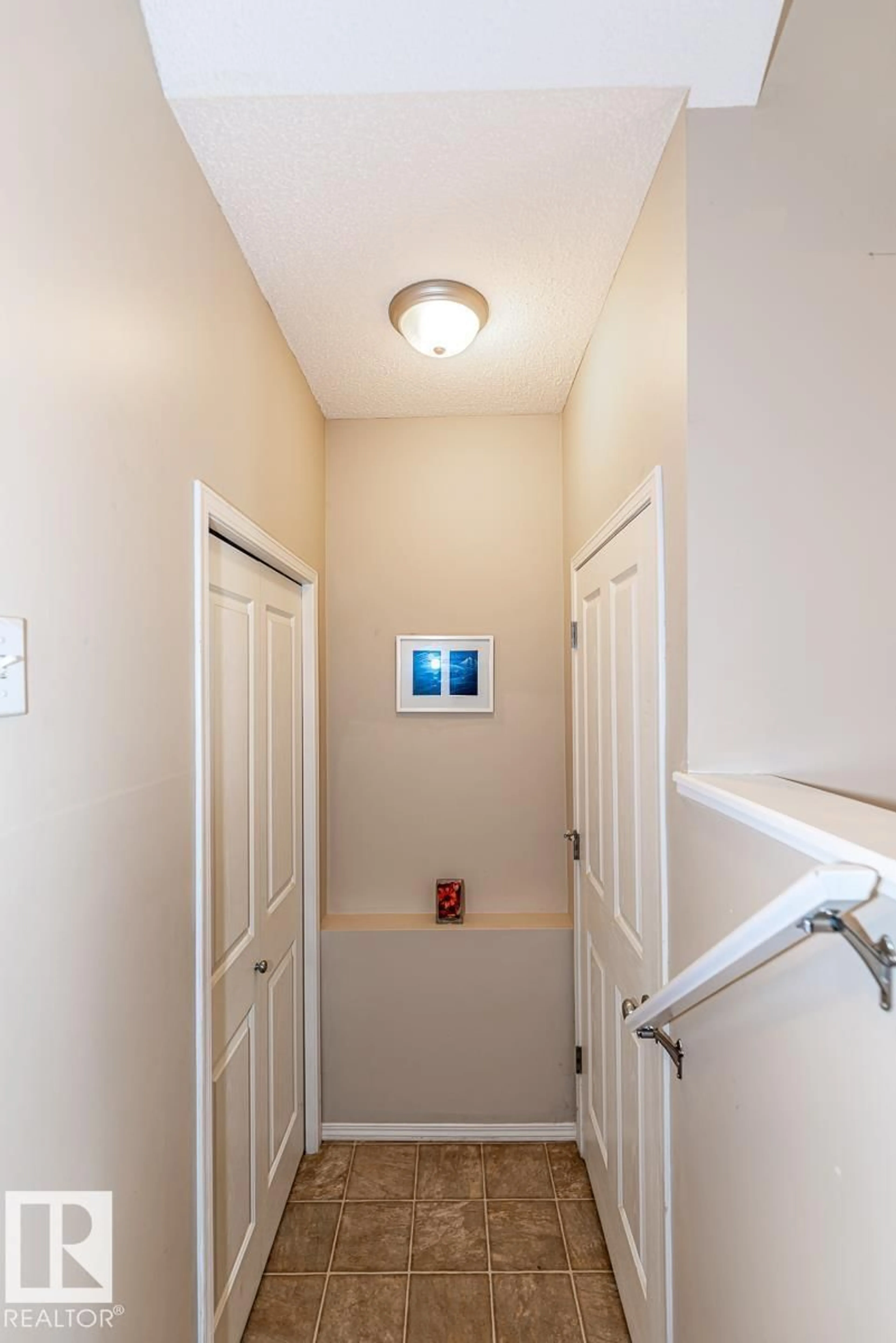 Indoor entryway for 39 VEGA AV, Spruce Grove Alberta T7X4R8