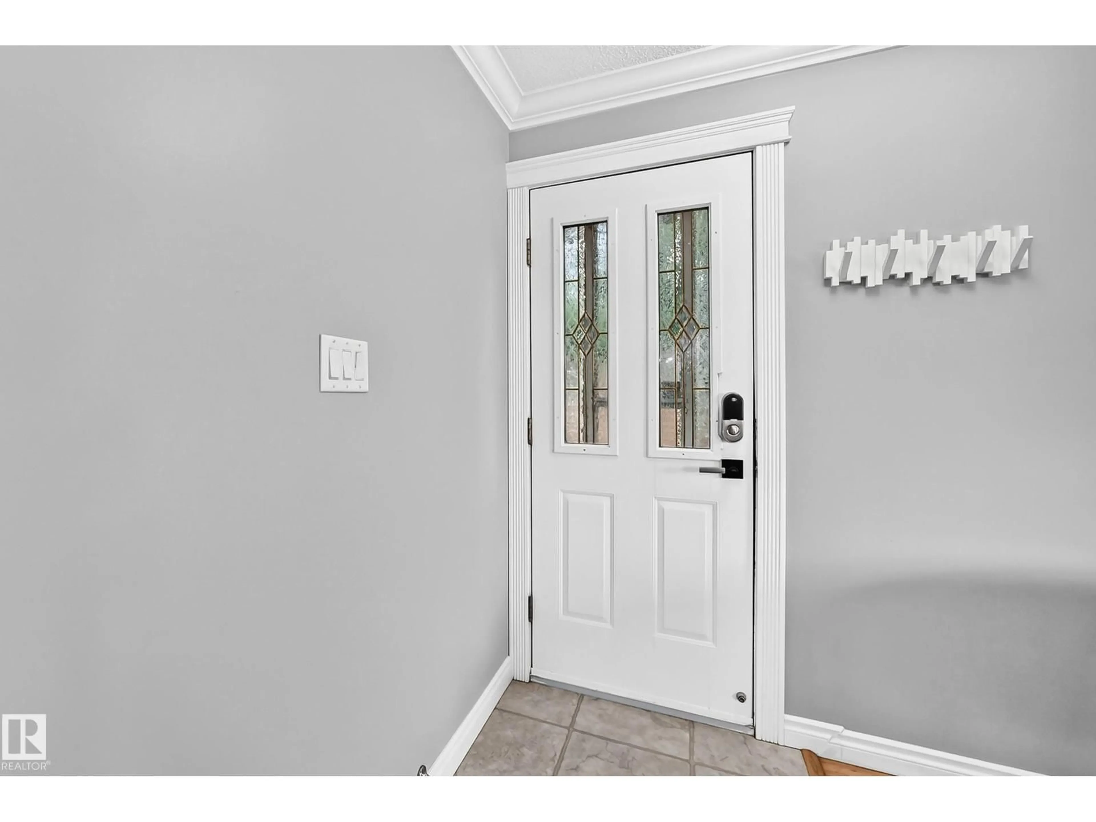 Indoor entryway for 7916 130 AV, Edmonton Alberta T5C1Y5