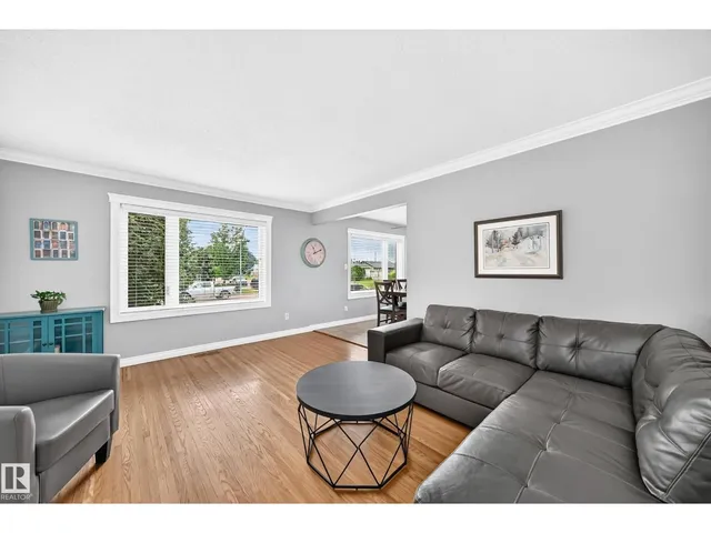 7916 130 AV, Edmonton 5