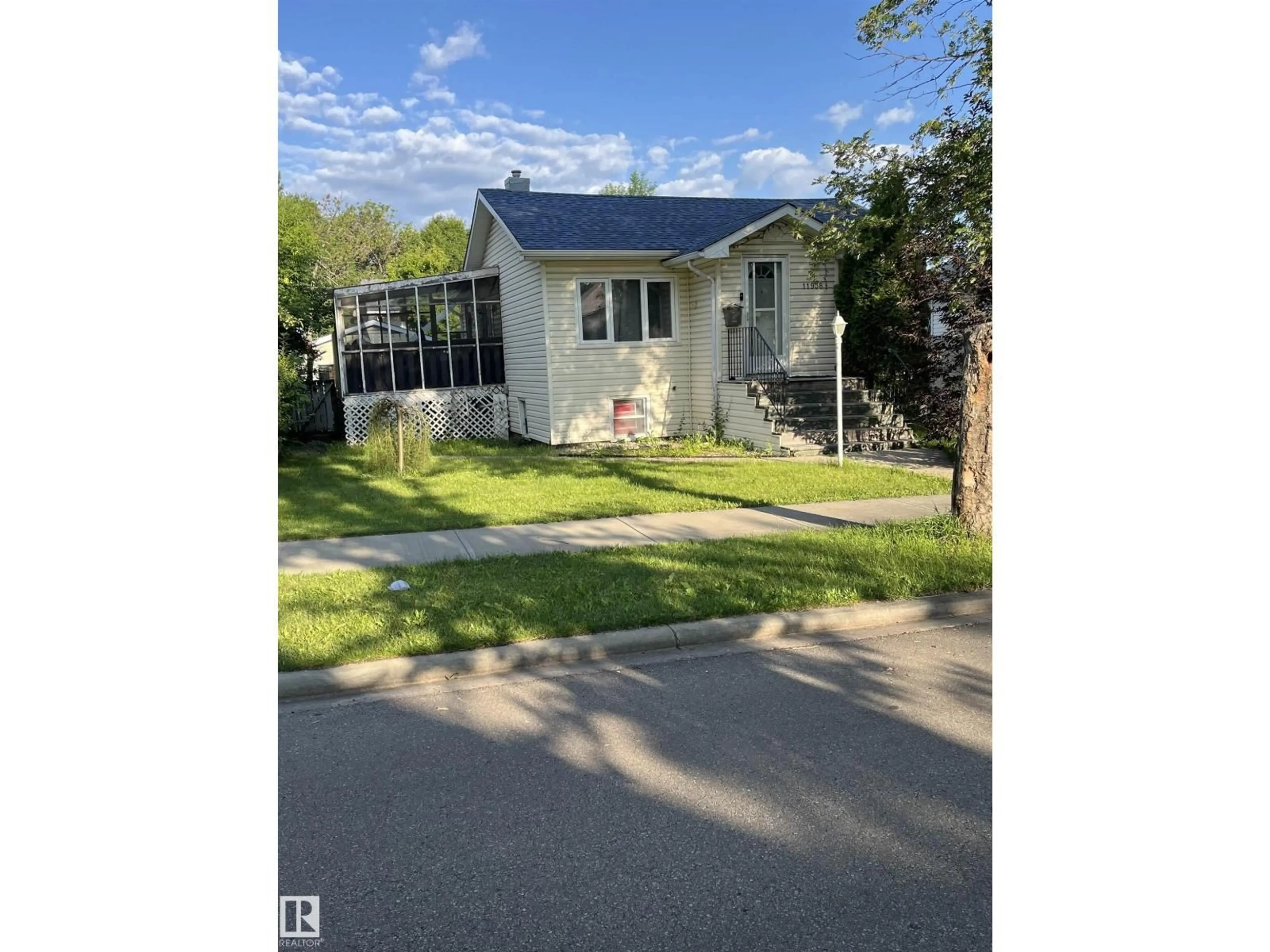 A pic from outside/outdoor area/front of a property/back of a property/a pic from drone, street for 11938 70 NW, Edmonton Alberta T5B1T9