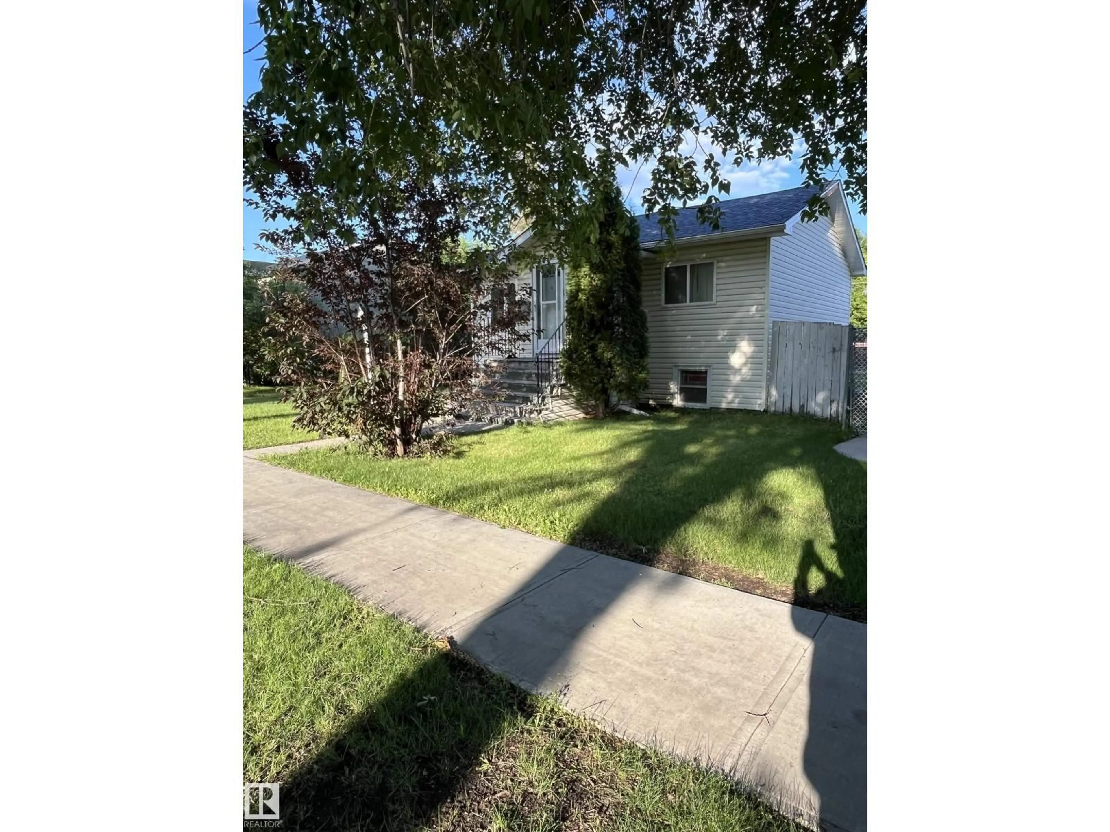 Unknown for 11938 70 NW, Edmonton Alberta T5B1T9