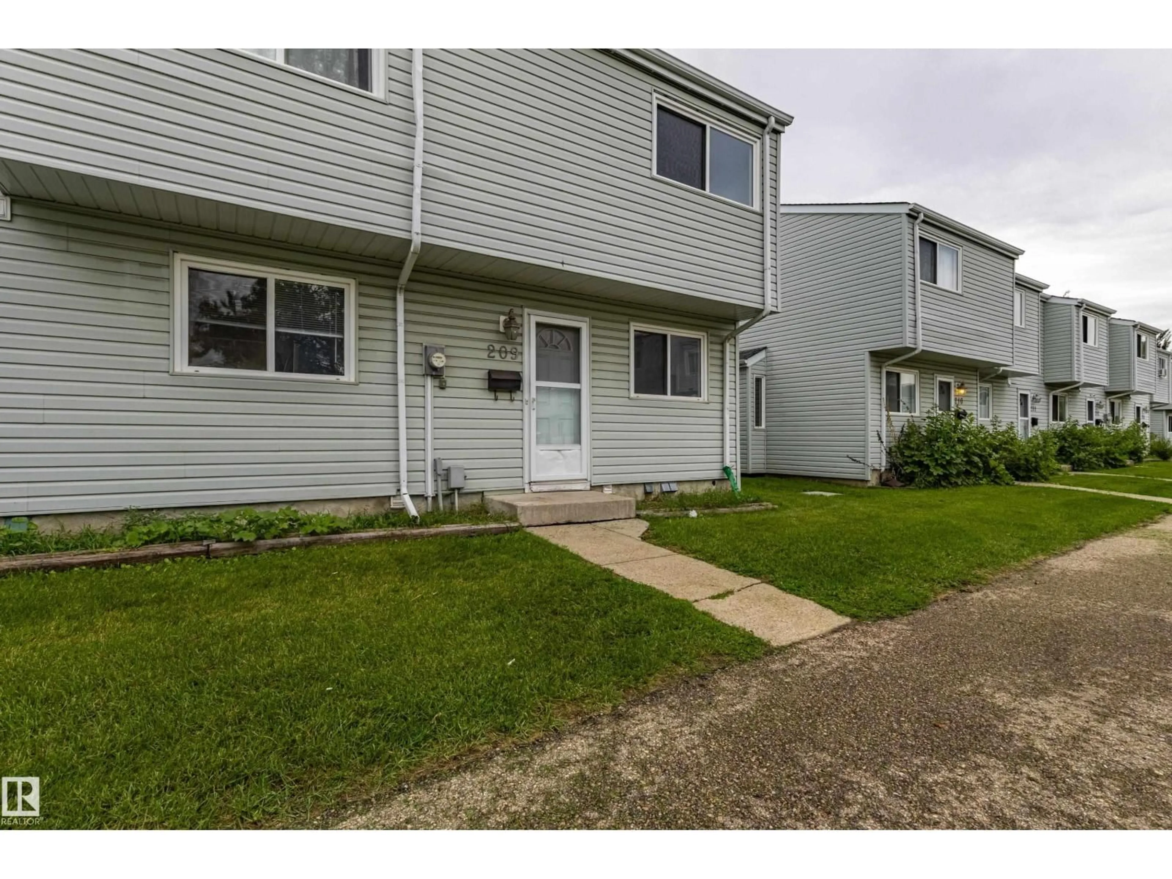 Unknown for NW - 209 DICKINSFIELD CO, Edmonton Alberta T5E5V8