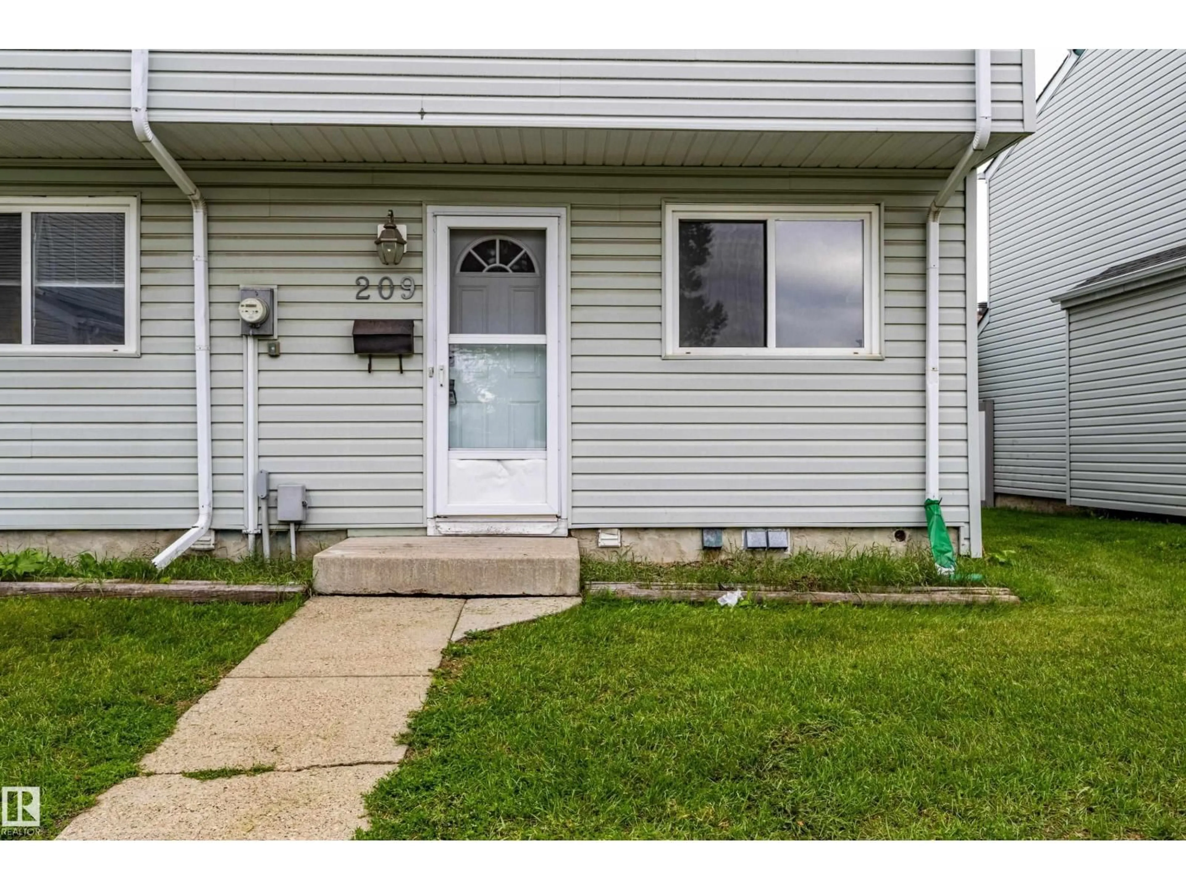 Unknown for NW - 209 DICKINSFIELD CO, Edmonton Alberta T5E5V8