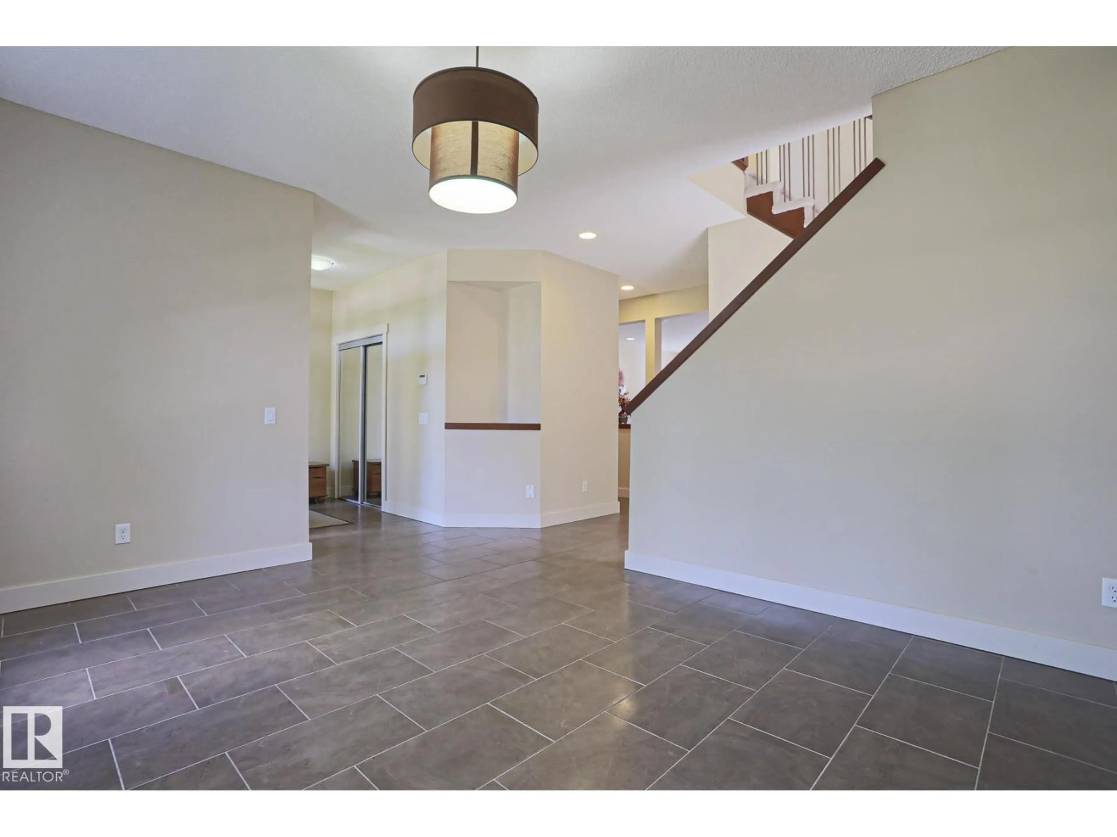 Indoor entryway for 2529 PEGASUS BV, Edmonton Alberta T5E6K8