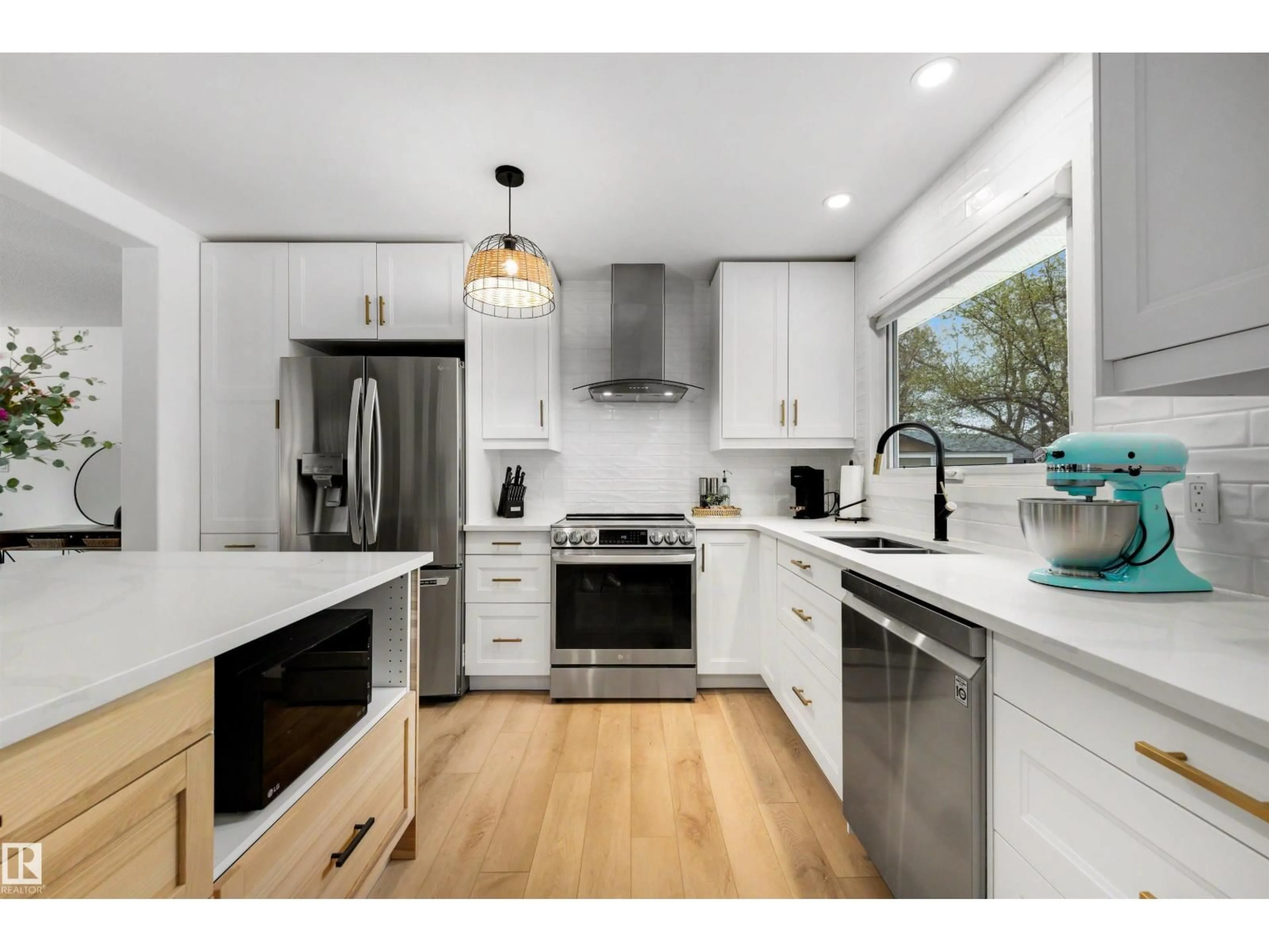 Open concept kitchen, wood/laminate floor for 9 HUMMINGBIRD RD, Sherwood Park Alberta T8A0A1