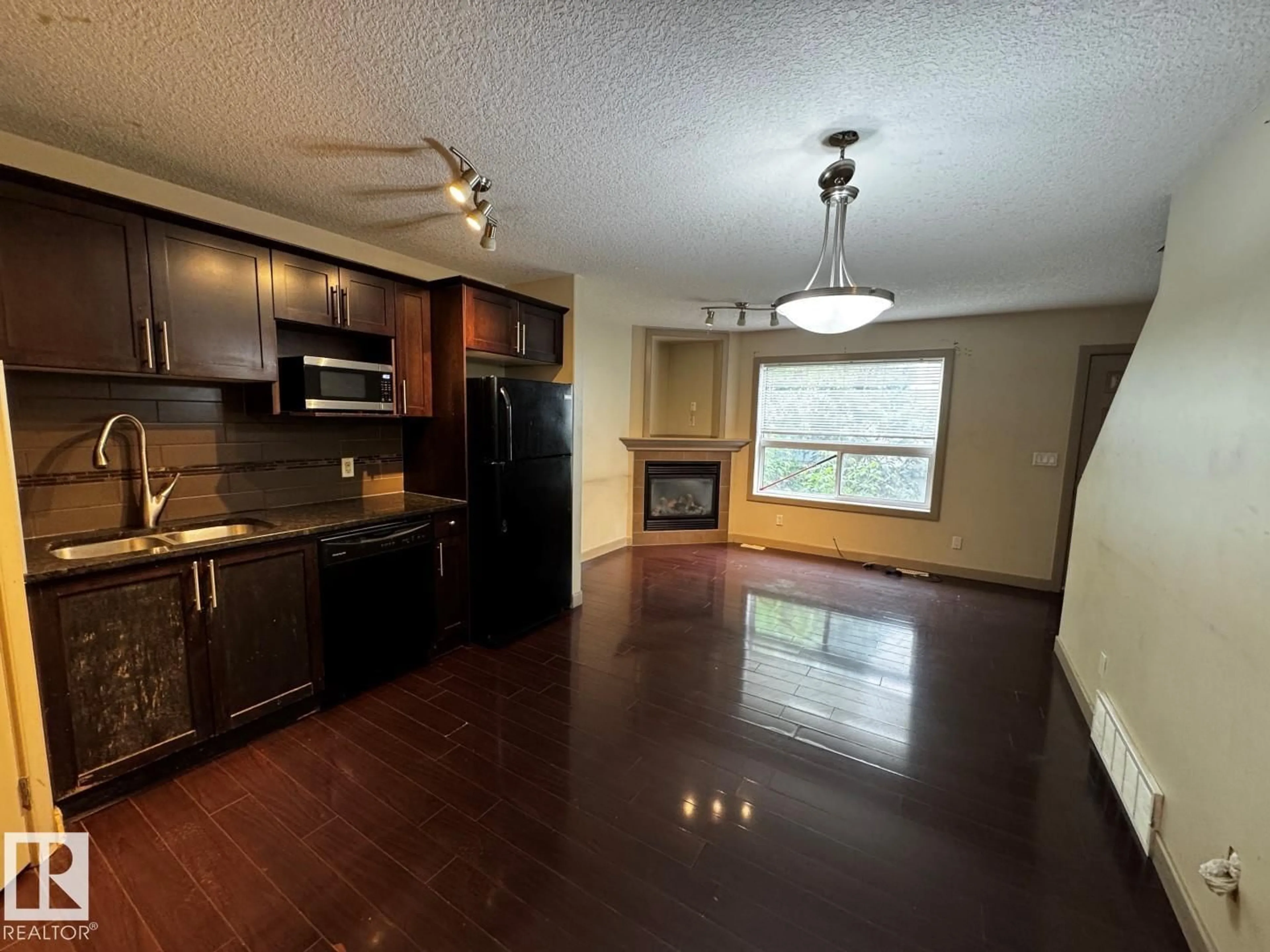 Unknown for 6 - 1820 34 AV, Edmonton Alberta T6T0N9