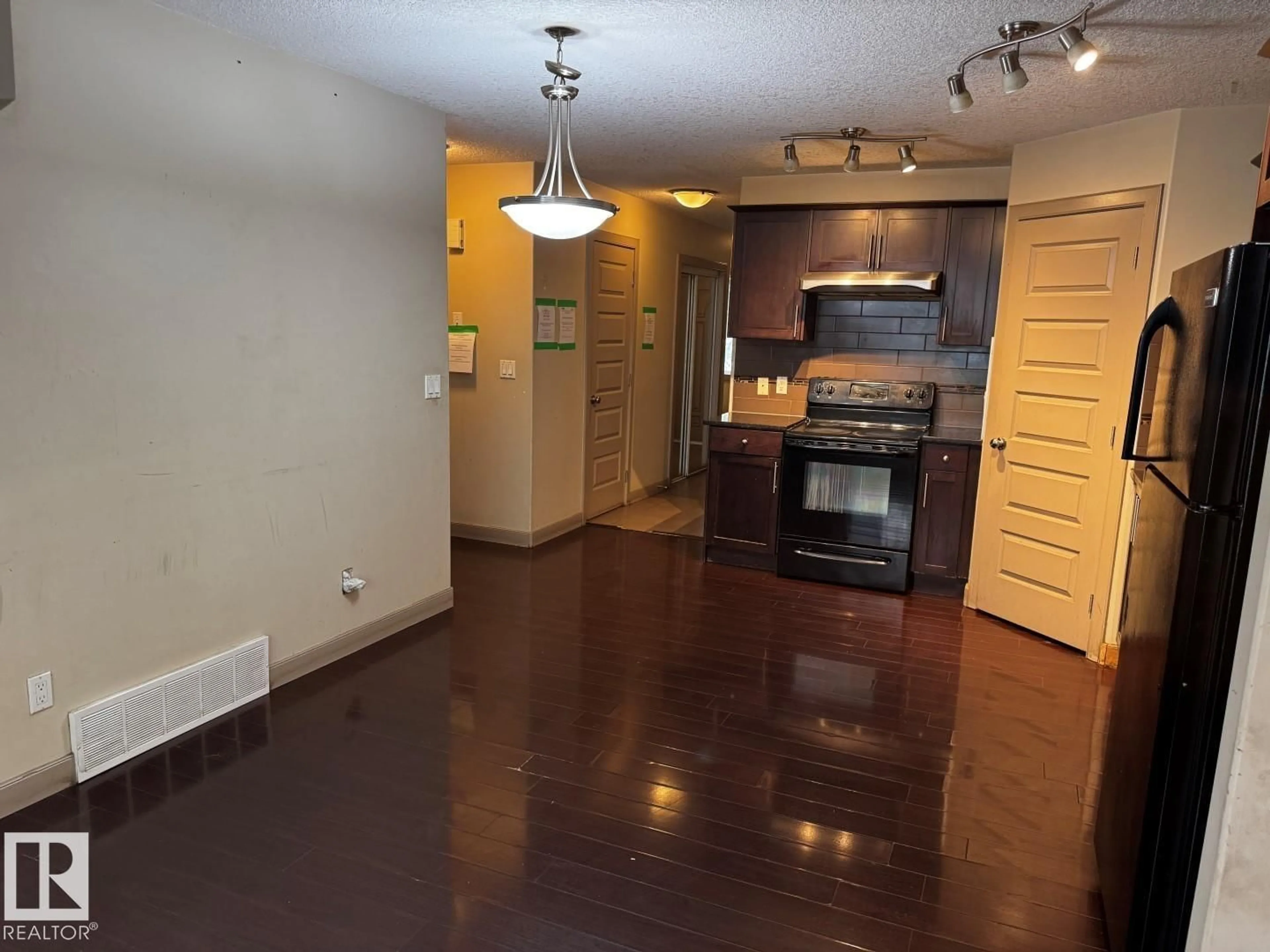 A pic of a room for 6 - 1820 34 AV, Edmonton Alberta T6T0N9