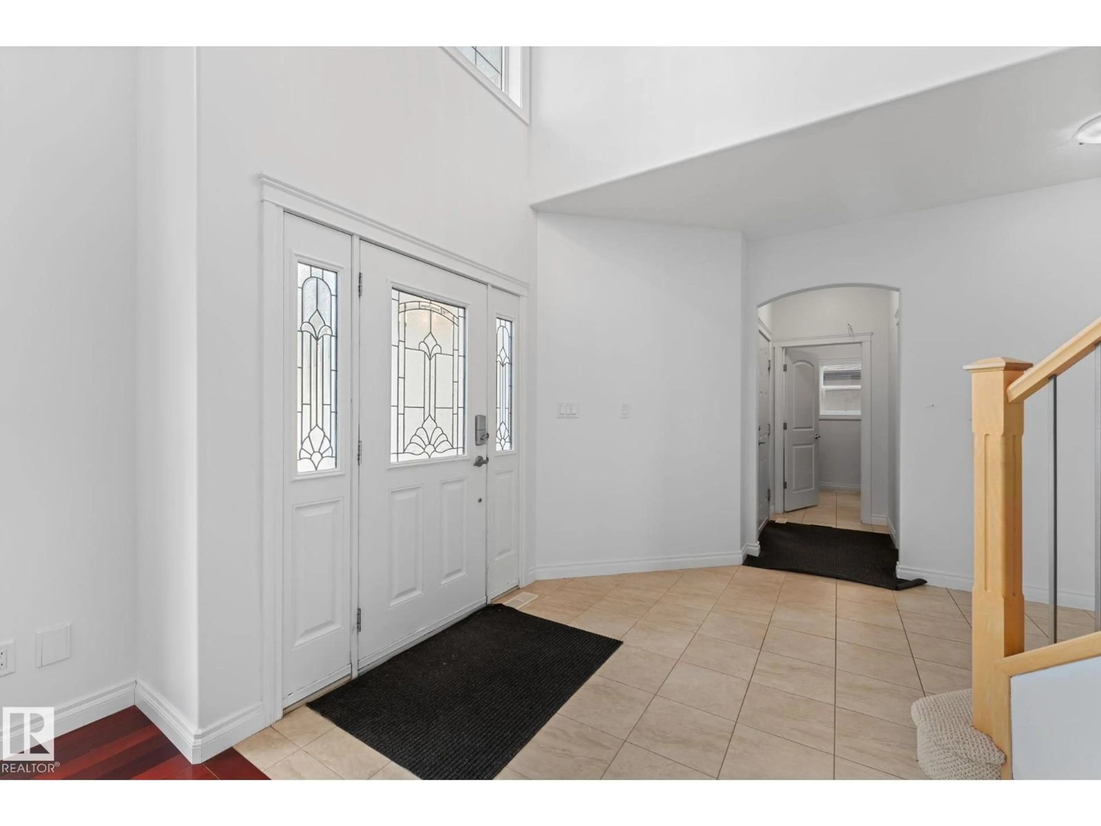 Indoor foyer for NW - 16115 134 ST, Edmonton Alberta T6V0C1