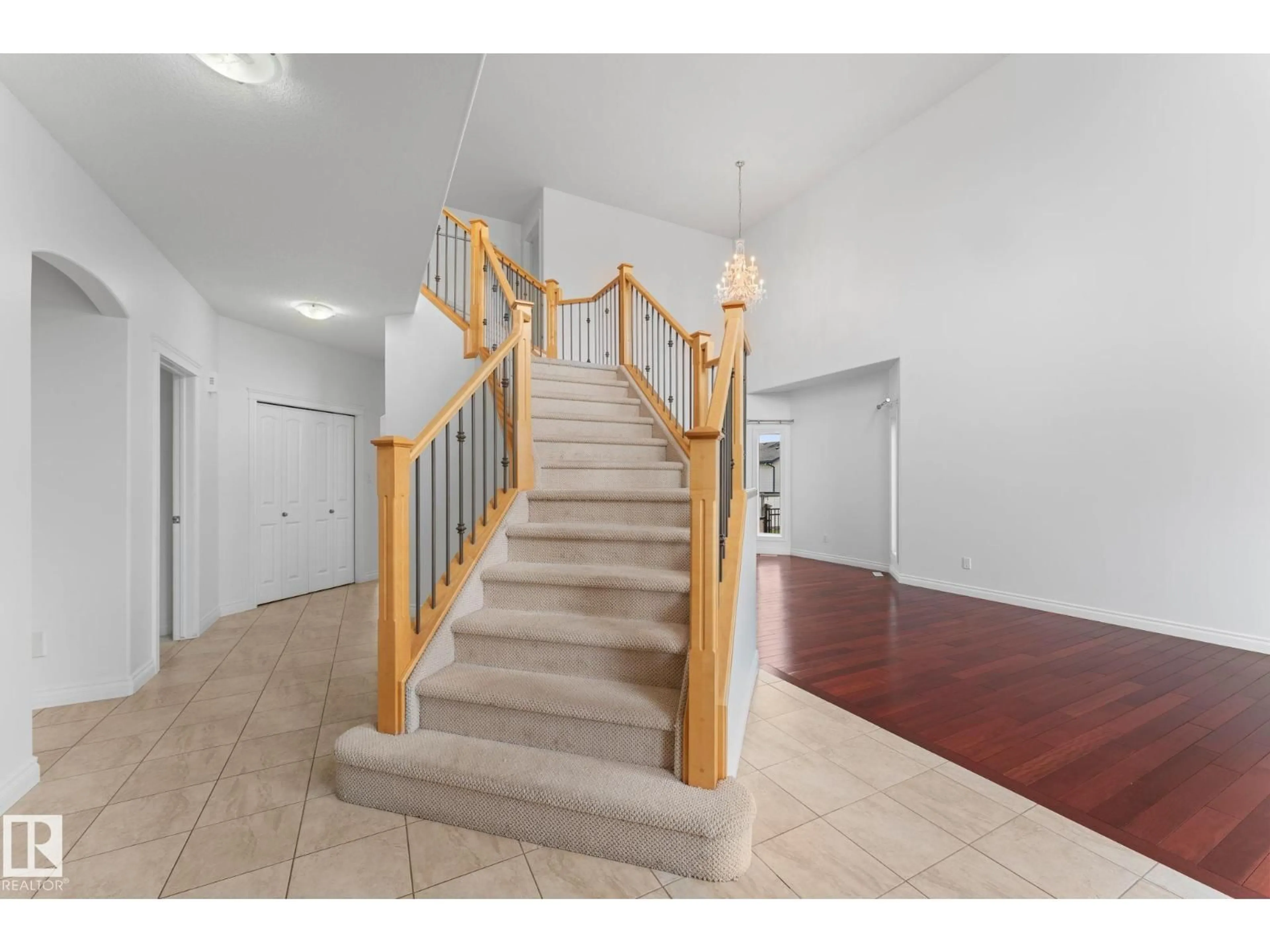 Indoor foyer for NW - 16115 134 ST, Edmonton Alberta T6V0C1