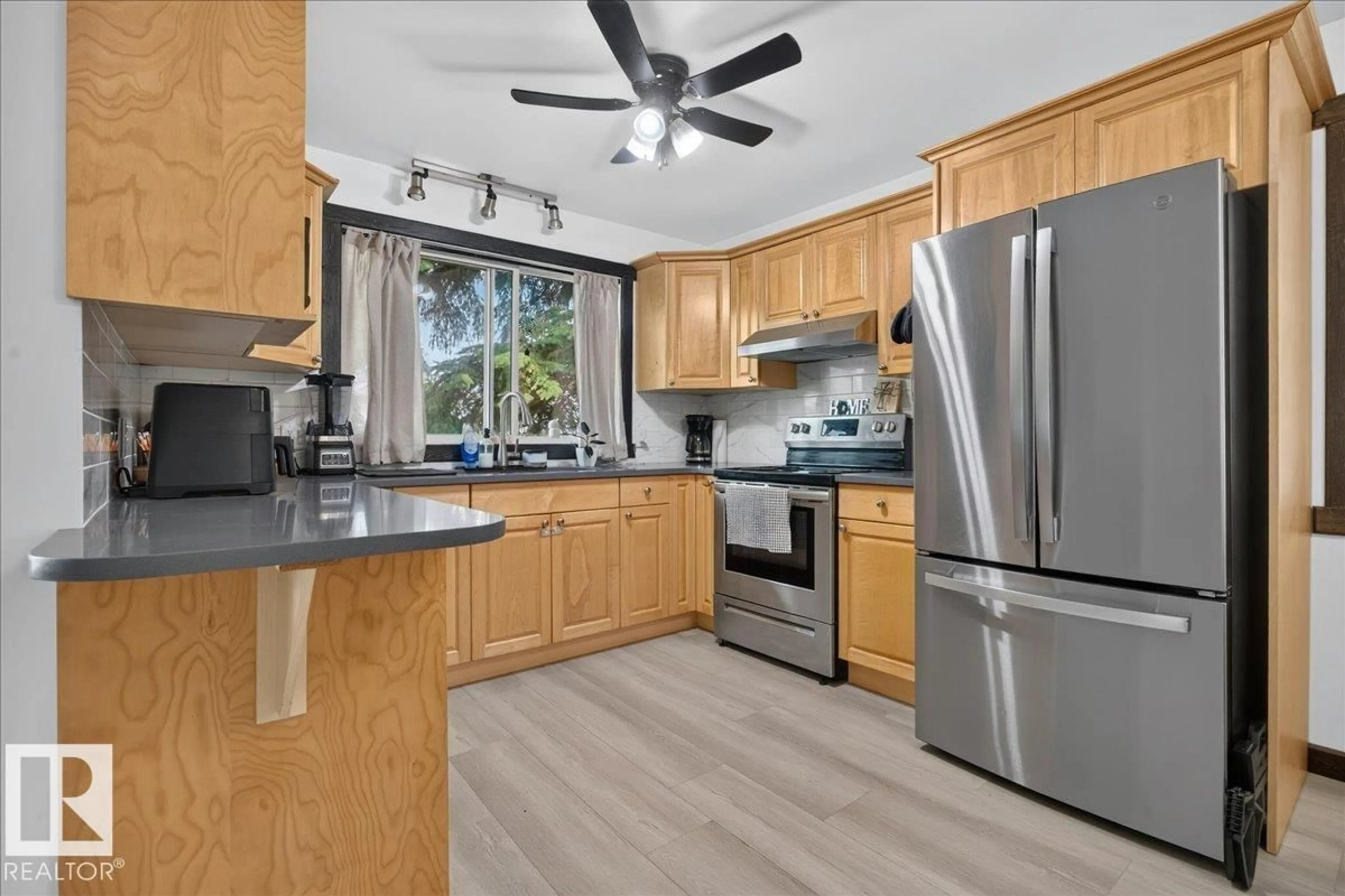 Open concept kitchen, unknown for 4229 49 ST, Vegreville Alberta T9C1B5