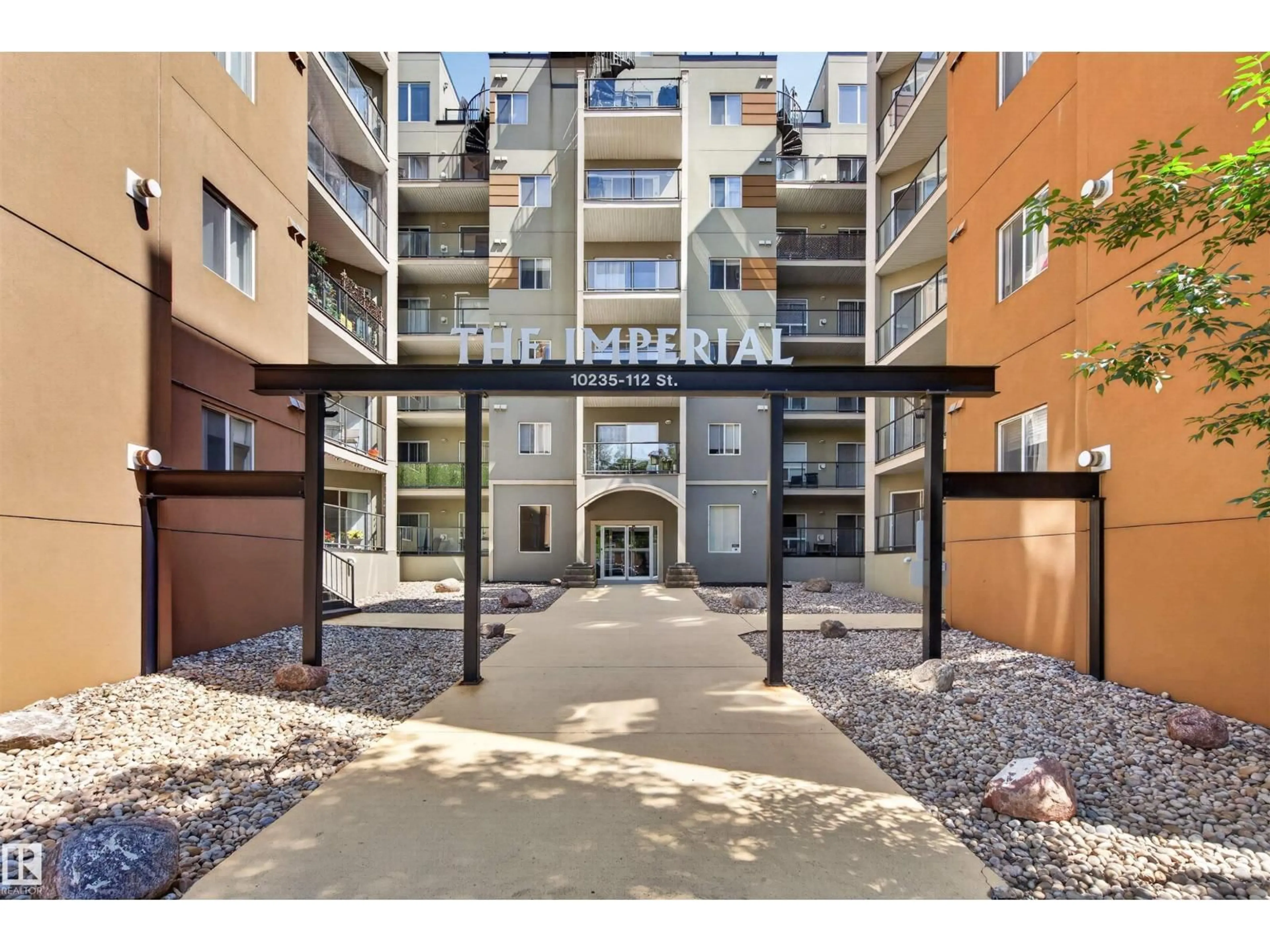Indoor entryway for 209 - 10235 112 ST NW, Edmonton Alberta T5K1M7
