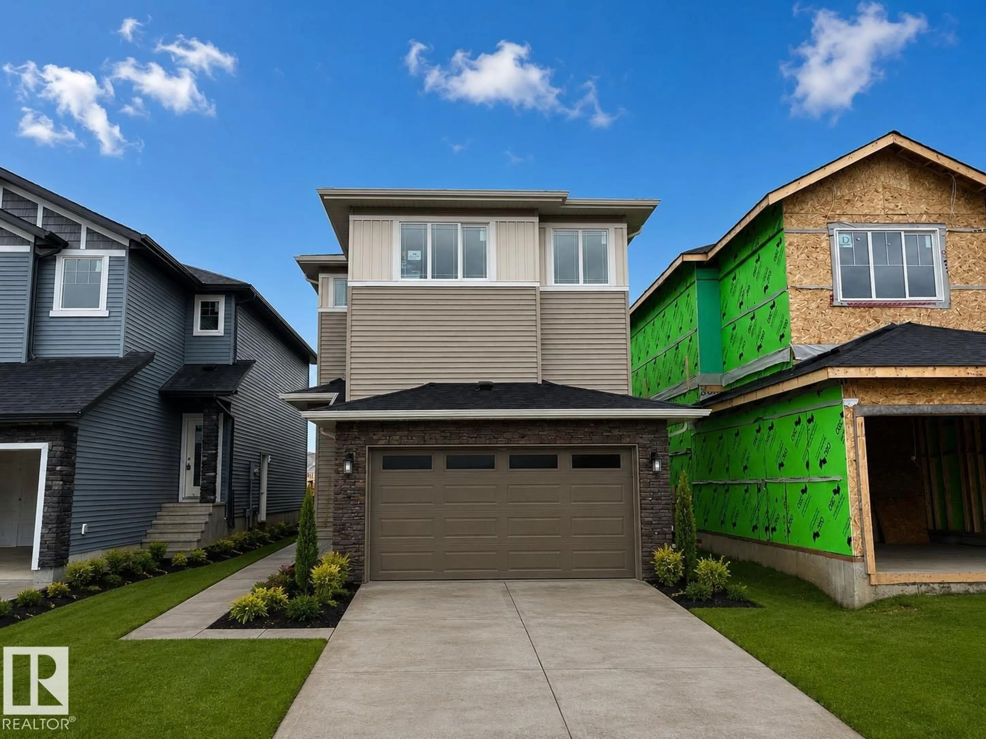 Home with vinyl exterior material, street for 189 WYATT RG, Fort Saskatchewan Alberta T8L0Y3