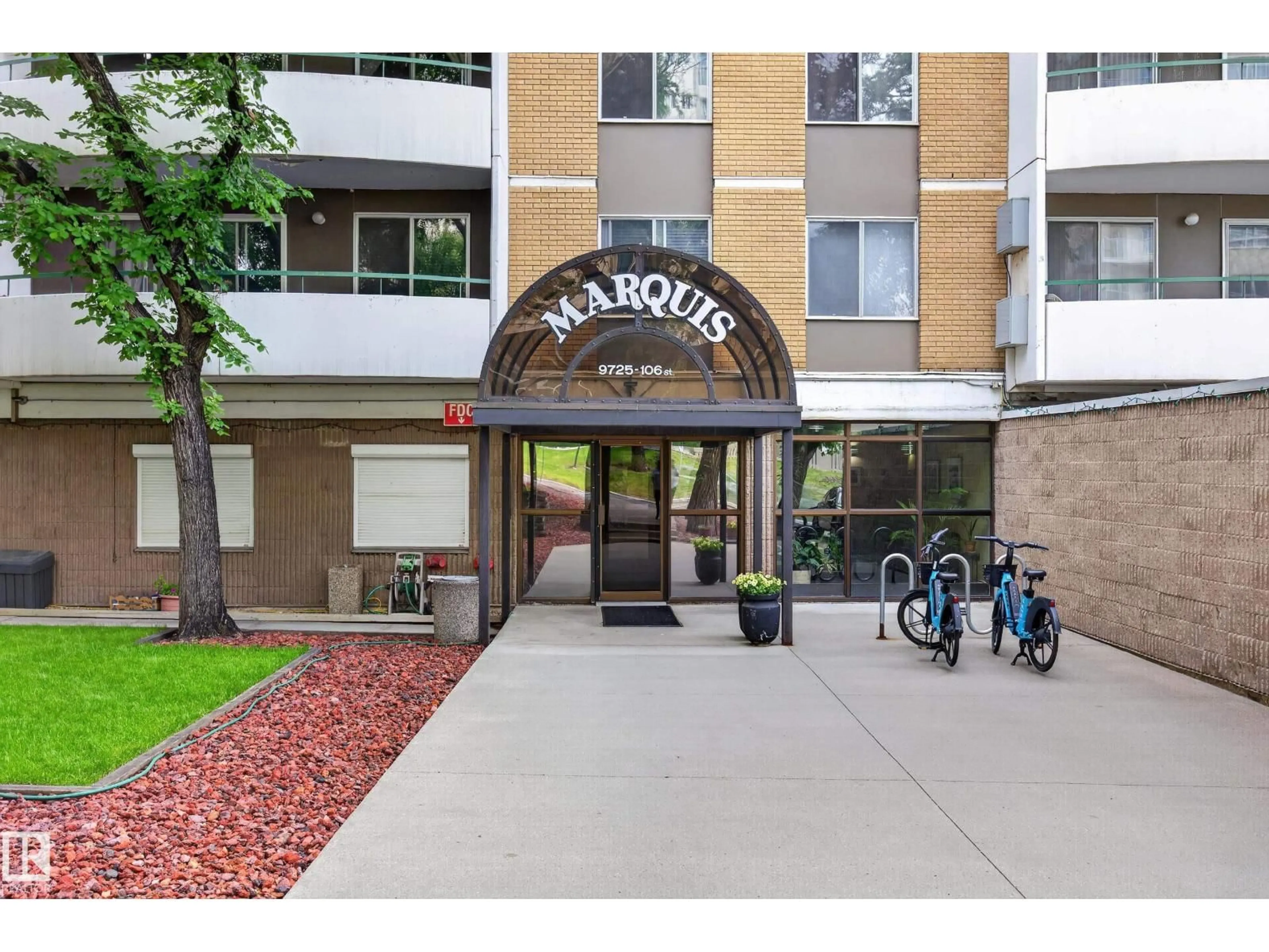 Indoor foyer for #602 - 9725 106 ST NW, Edmonton Alberta T5K1B5