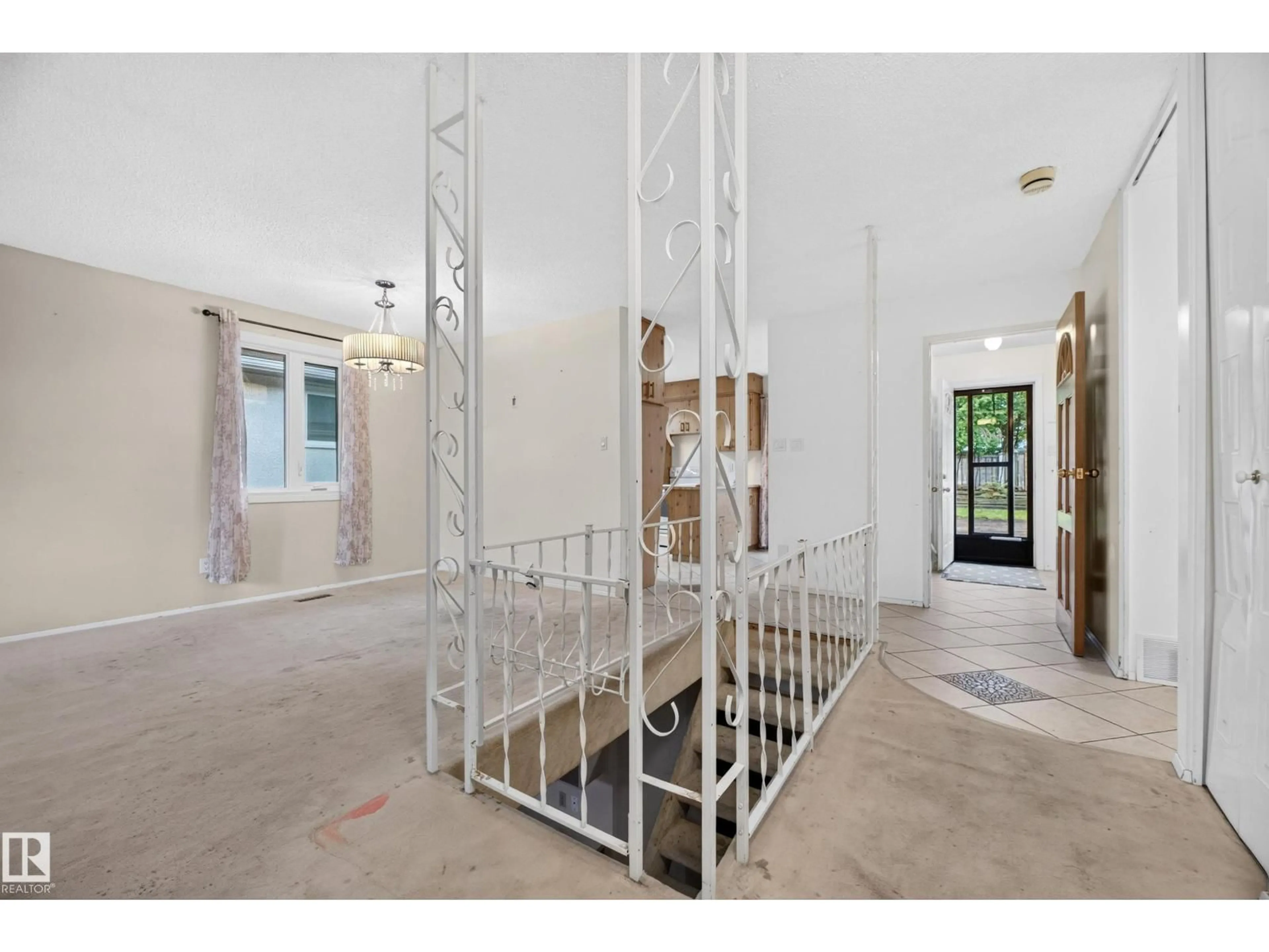 Indoor foyer for 116 GARLAND CR, Sherwood Park Alberta T8A2R2