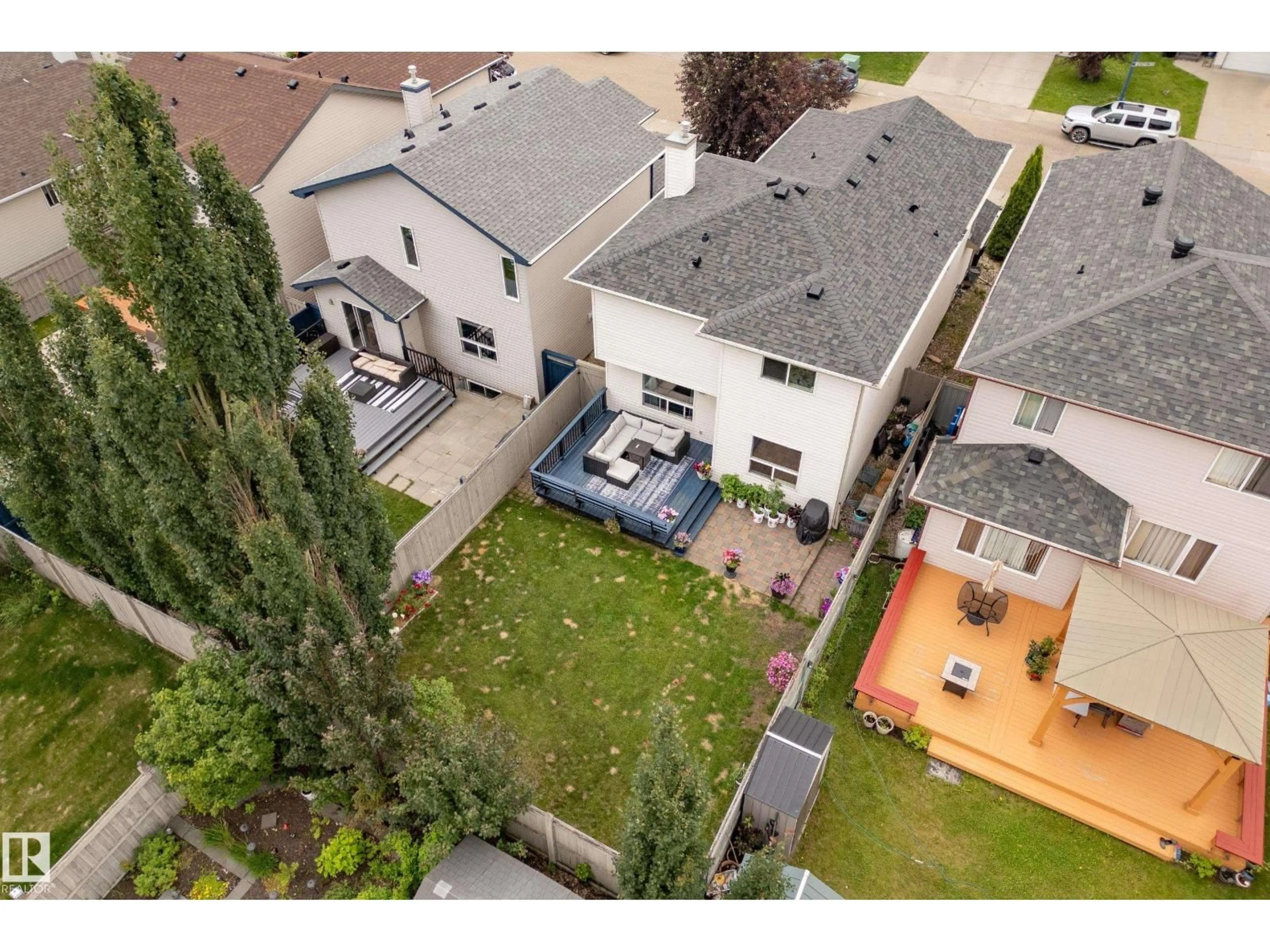 A pic from outside/outdoor area/front of a property/back of a property/a pic from drone, street for SW - 3996 MCMULLEN GR, Edmonton Alberta T6W1S8