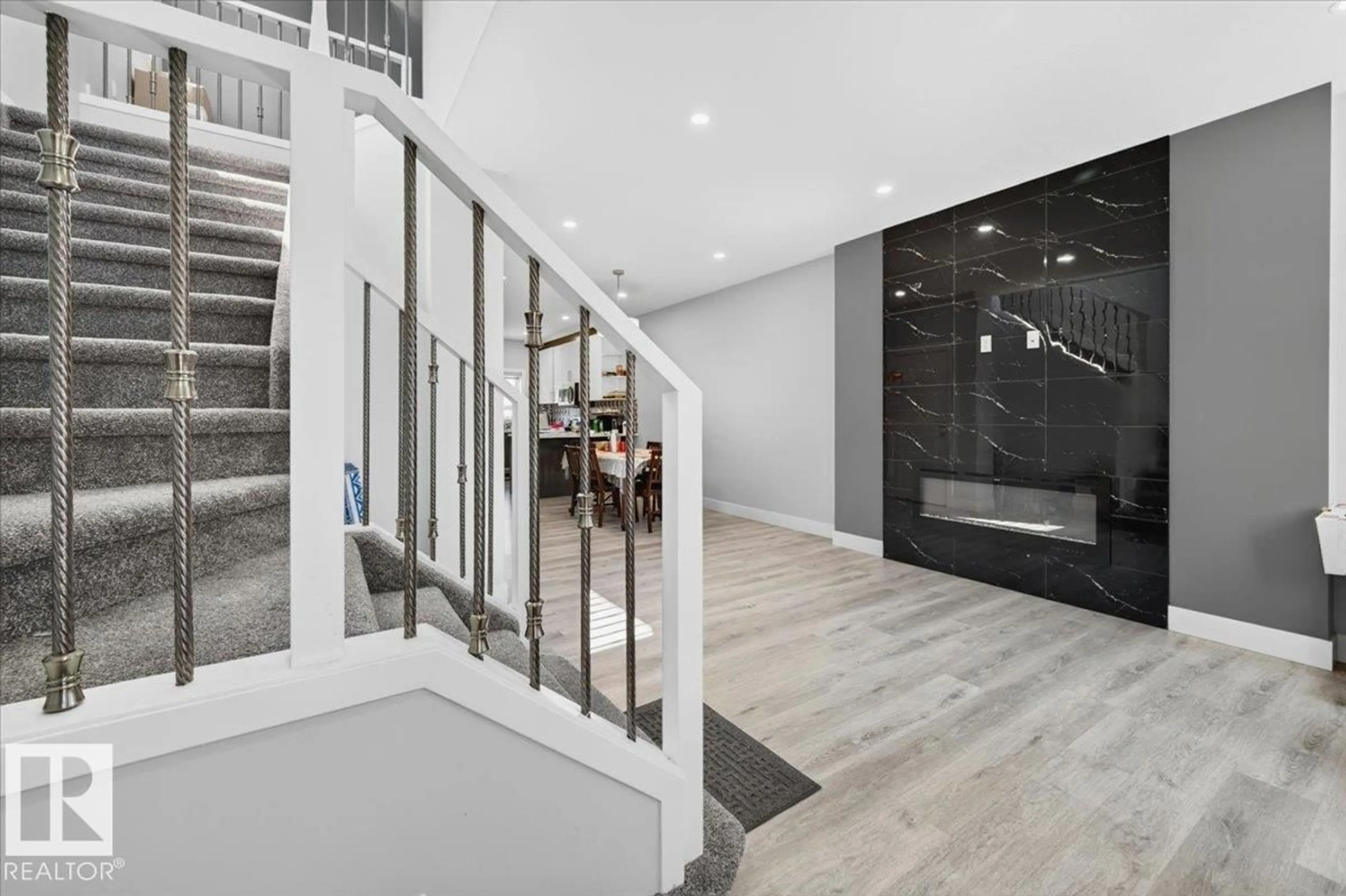 Indoor foyer for NW - 7332-7334 77 ST, Edmonton Alberta T6C2L2