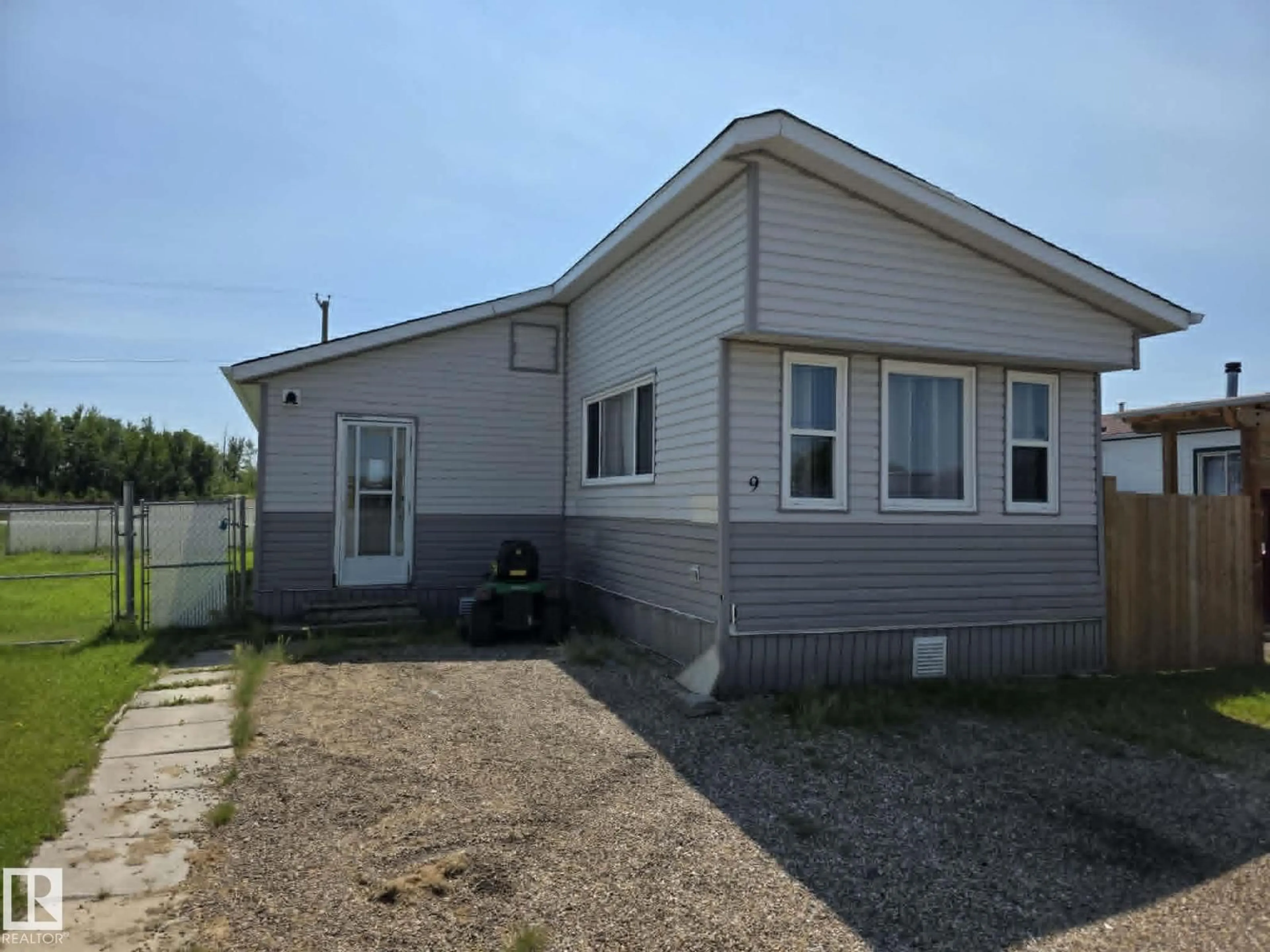 Home with vinyl exterior material, unknown for 9 - 5220 44 AV, Calmar Alberta T0C0V0