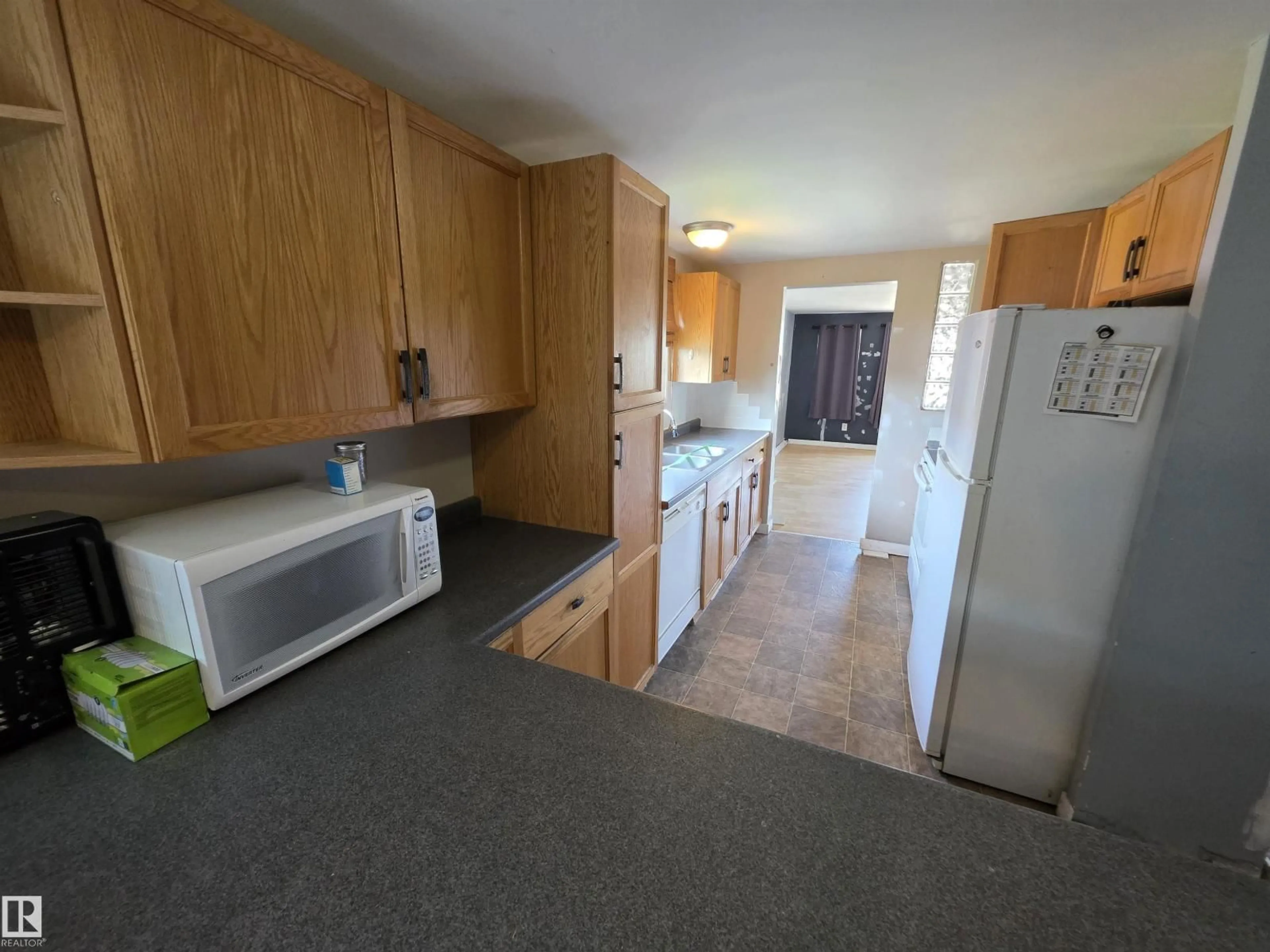 Standard kitchen, unknown for 9 - 5220 44 AV, Calmar Alberta T0C0V0