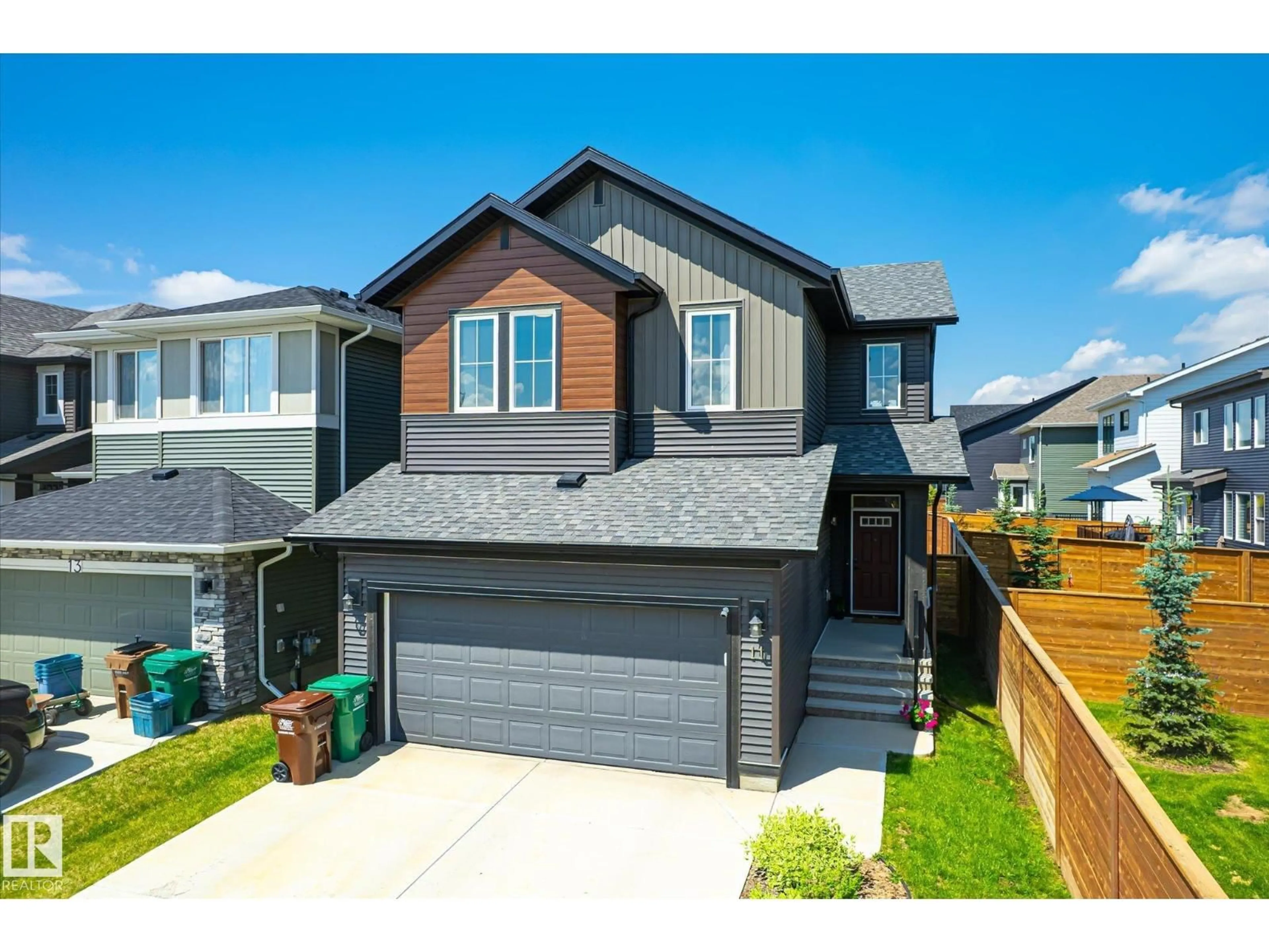 Home with vinyl exterior material, street for 11 RHEA CR, St. Albert Alberta T8N7Z2