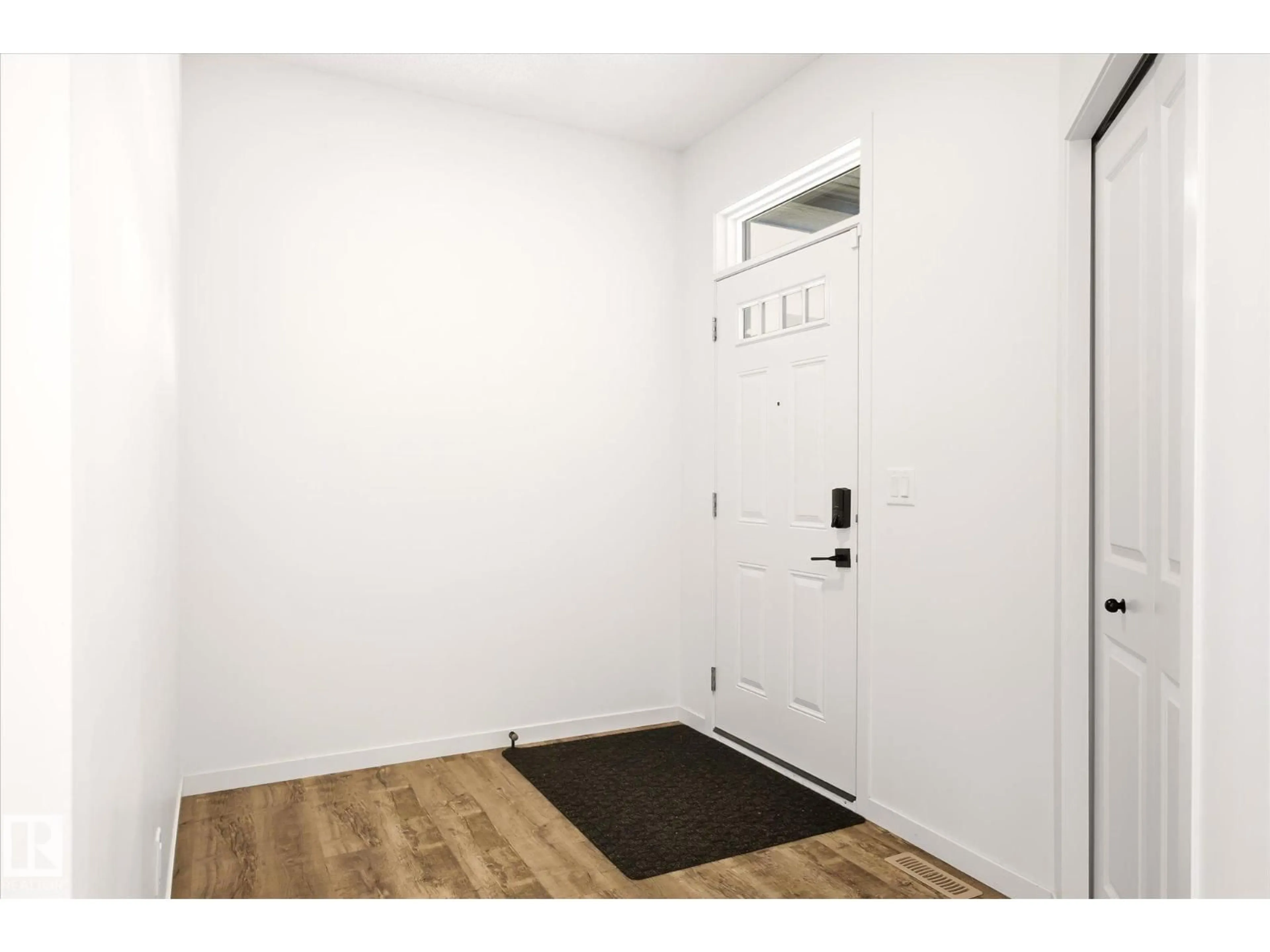 Indoor entryway for 11 RHEA CR, St. Albert Alberta T8N7Z2