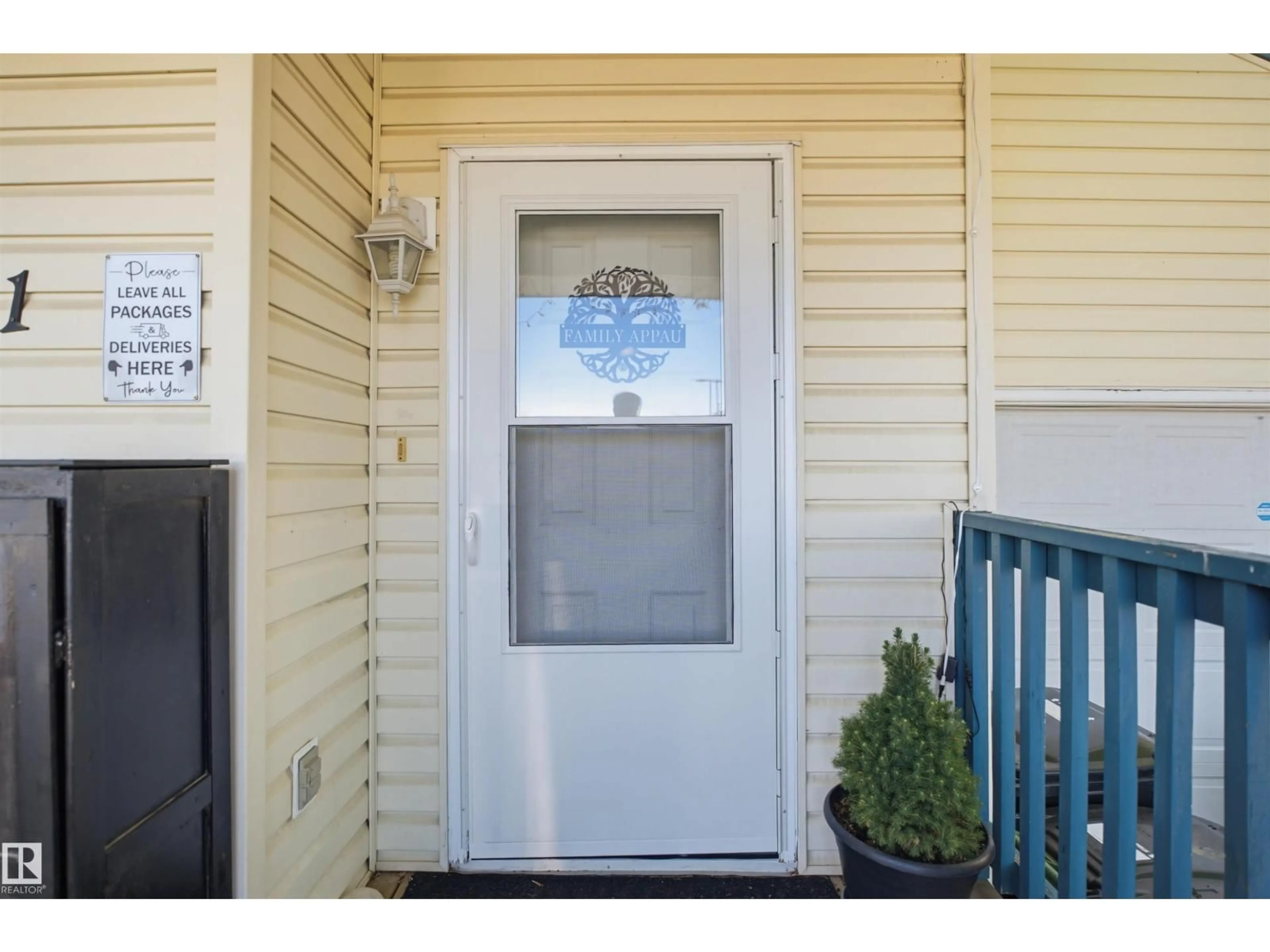 Indoor entryway for #71 - 10909 106 ST NW, Edmonton Alberta T5H4M7