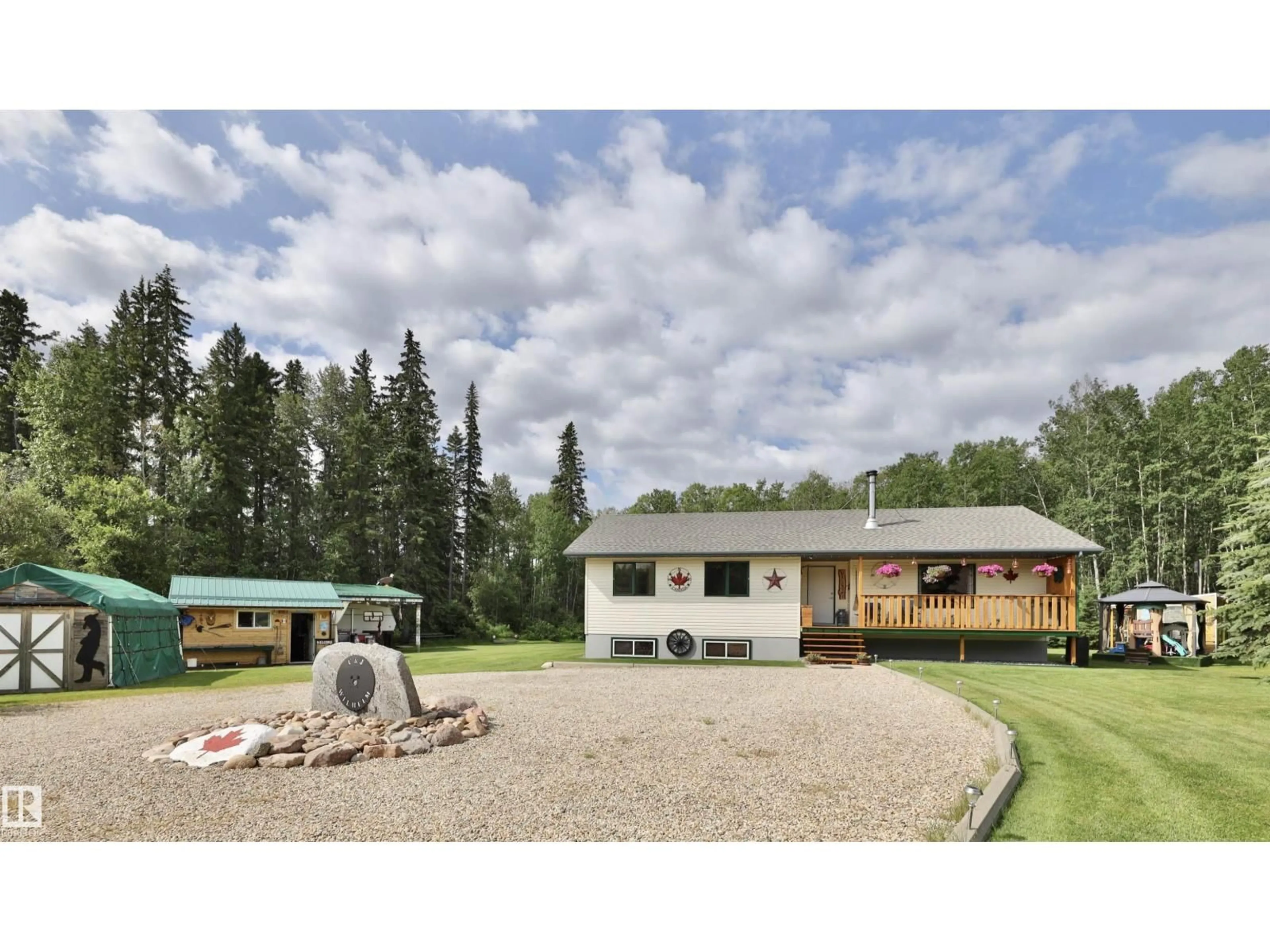 A pic from outside/outdoor area/front of a property/back of a property/a pic from drone, unknown for 6801 51 ST, Rural Wetaskiwin County Alberta T0C2C0