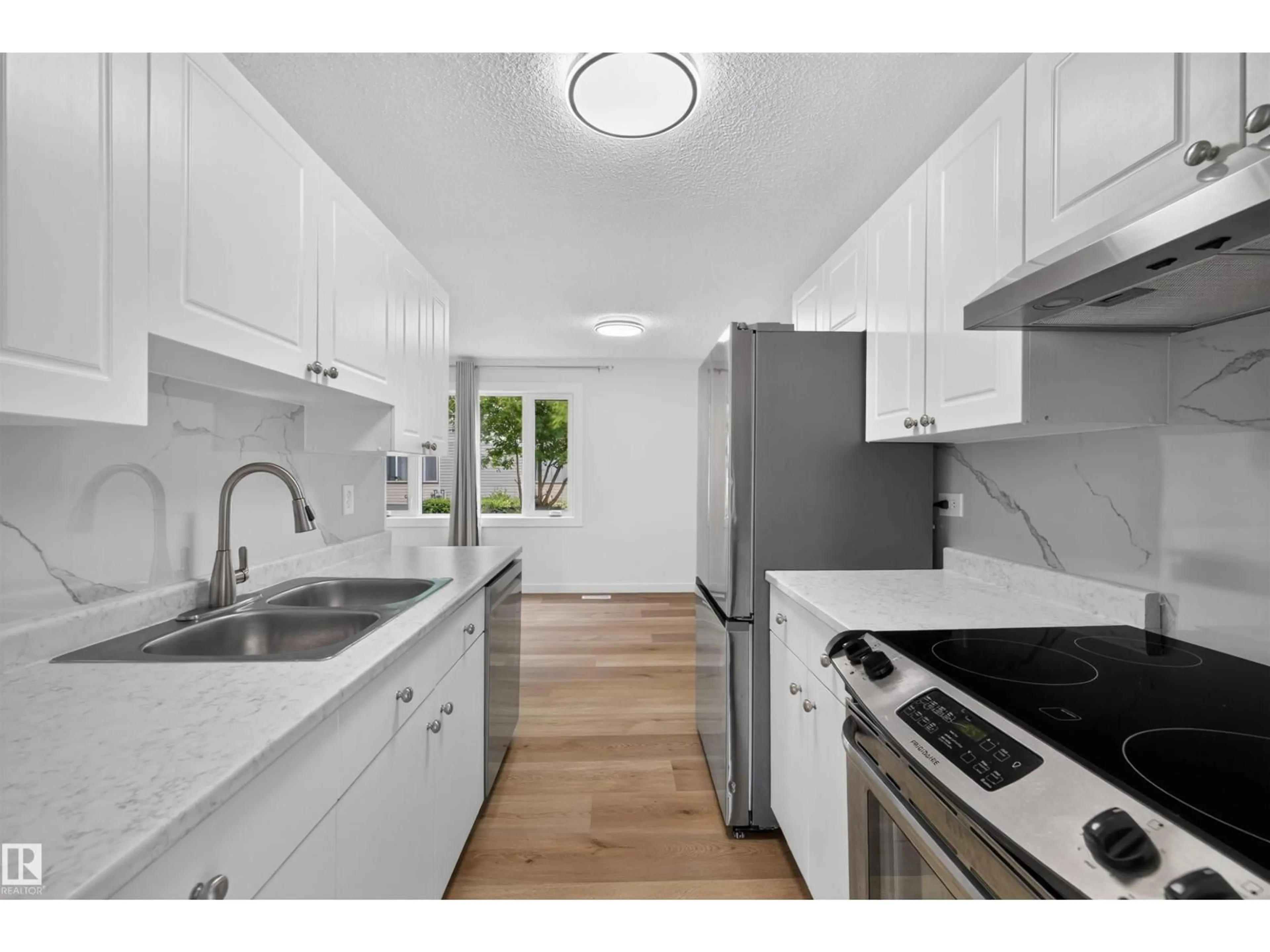 Standard kitchen, unknown for 186 11421 34 ST NW, Edmonton Alberta T5W5J7