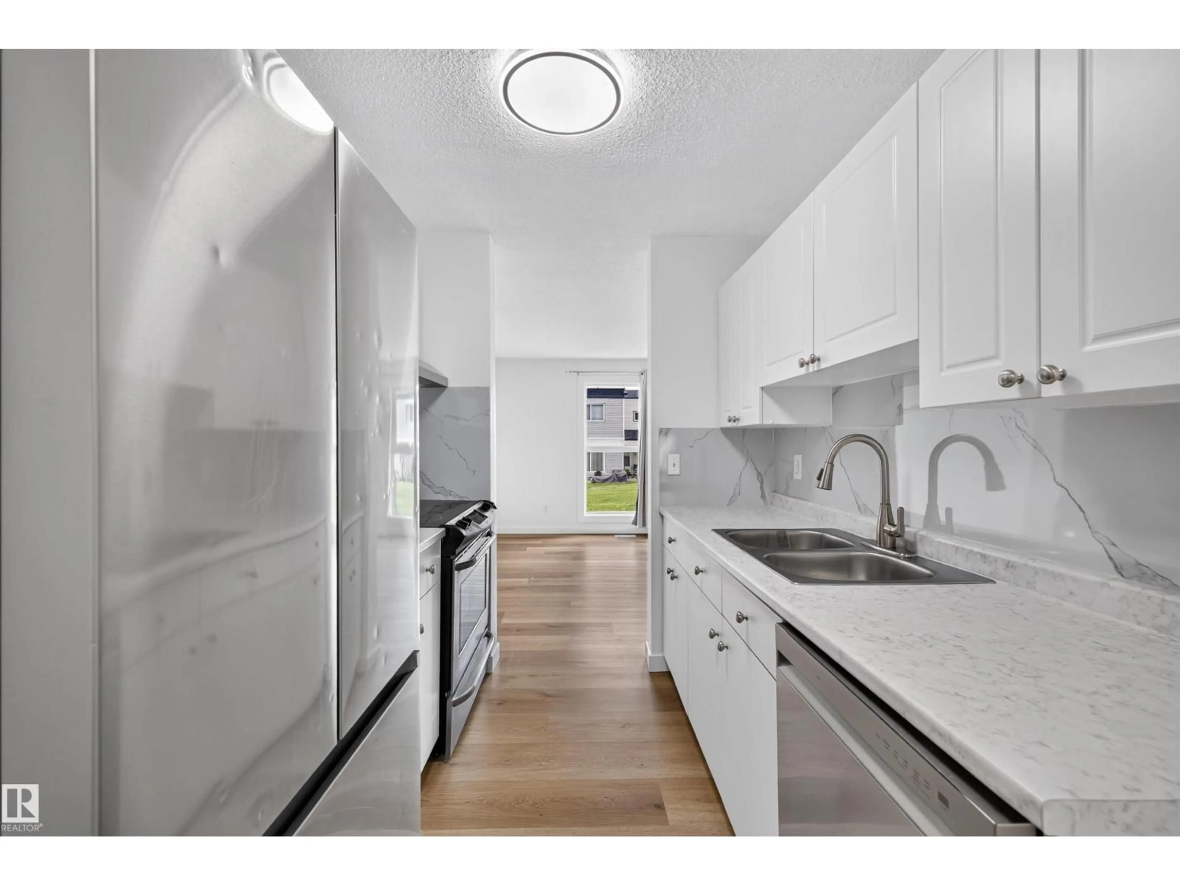 Standard kitchen, unknown for 186 11421 34 ST NW, Edmonton Alberta T5W5J7