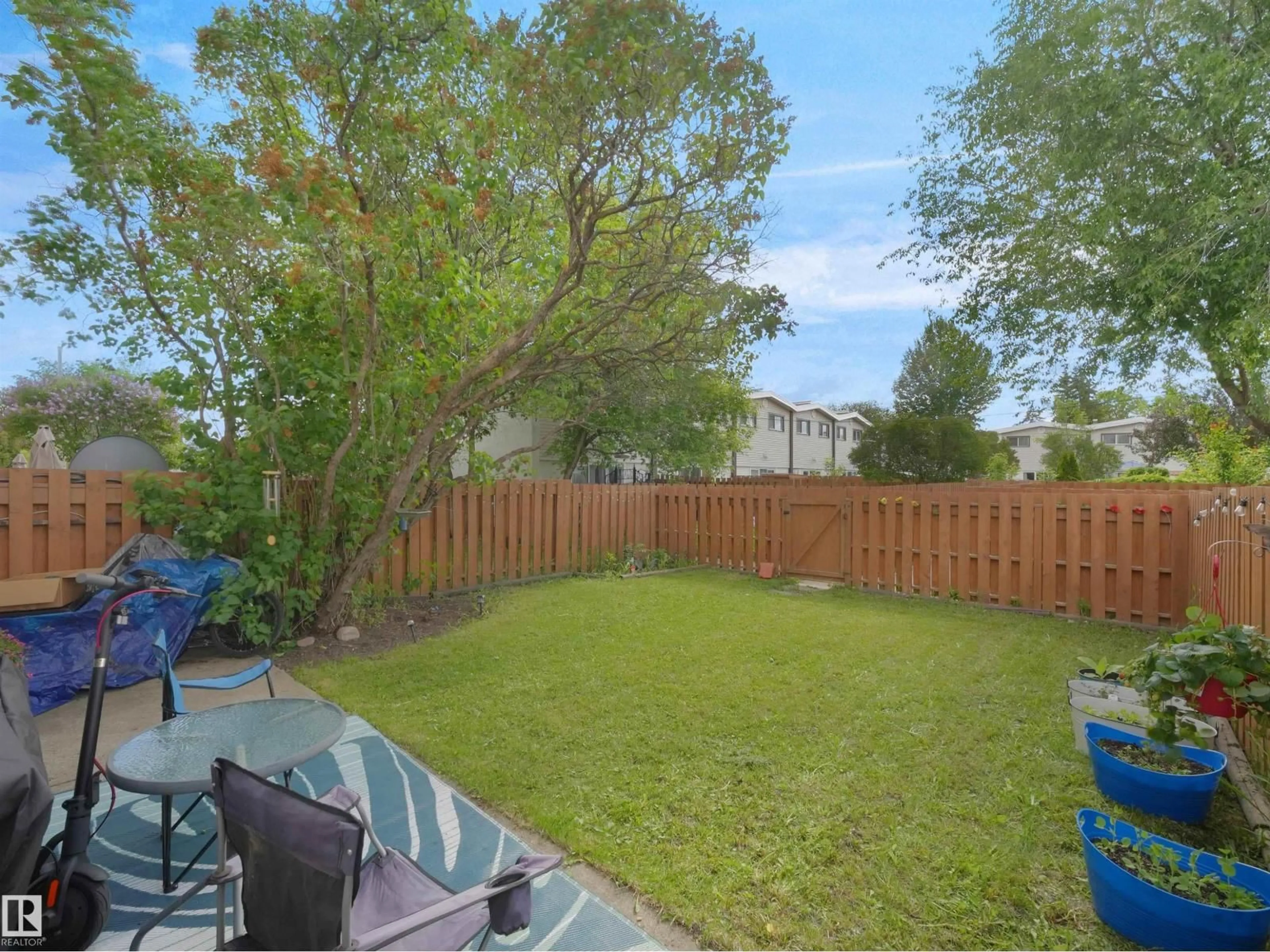 A pic from outside/outdoor area/front of a property/back of a property/a pic from drone, unknown for B - 16405 89 AV, Edmonton Alberta T5R4S1