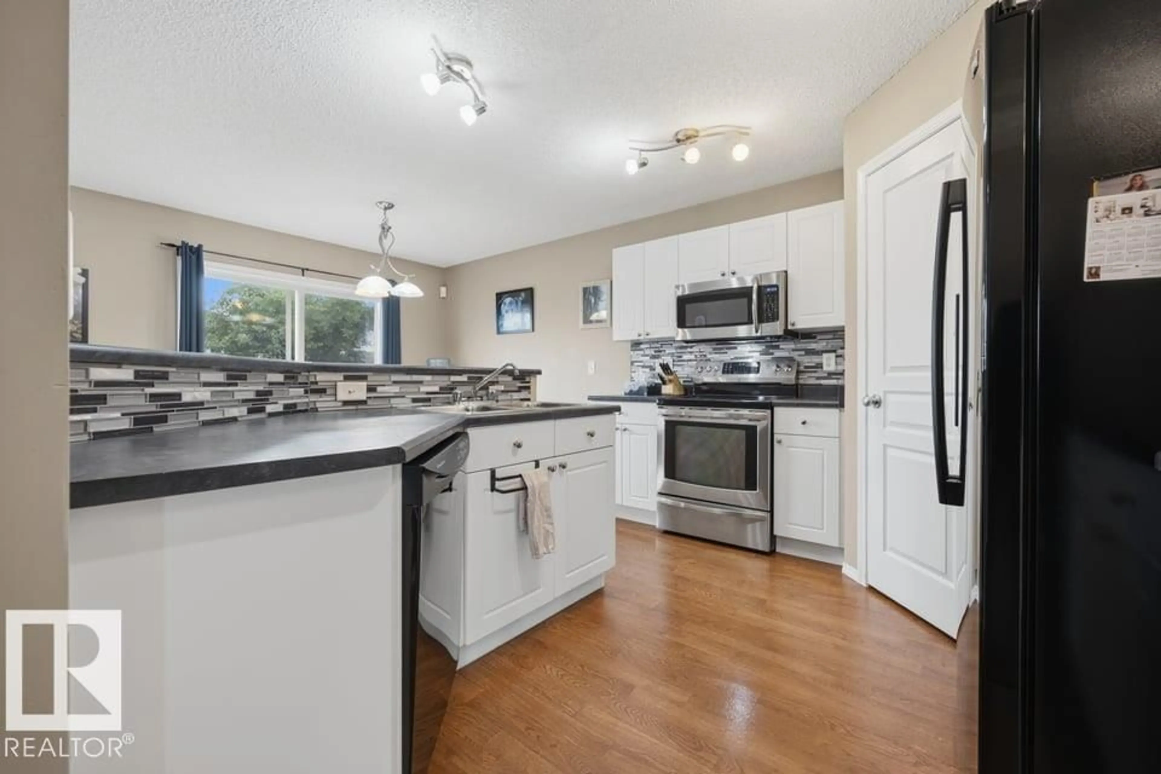 Open concept kitchen, ceramic/tile floor for NW - 17724 90 ST, Edmonton Alberta T5Z0A2