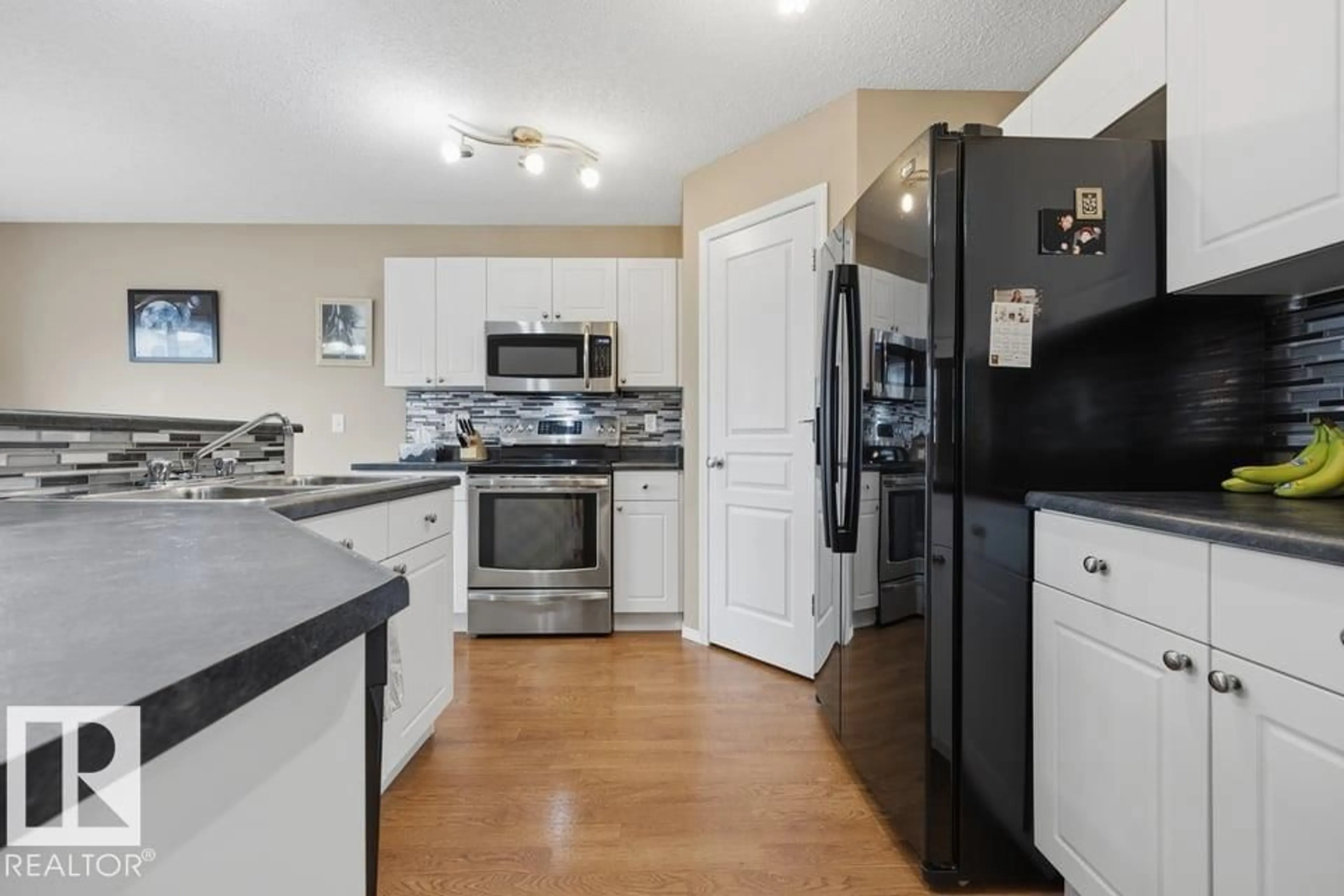 Standard kitchen, unknown for NW - 17724 90 ST, Edmonton Alberta T5Z0A2