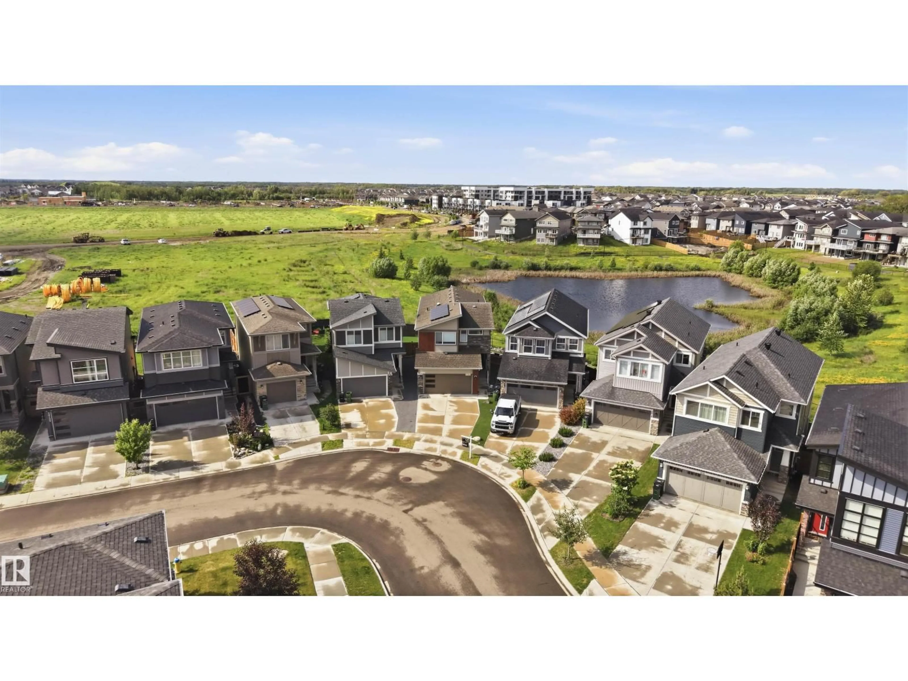 A pic from outside/outdoor area/front of a property/back of a property/a pic from drone, street for NW - 2604 202 ST, Edmonton Alberta T6M1K5
