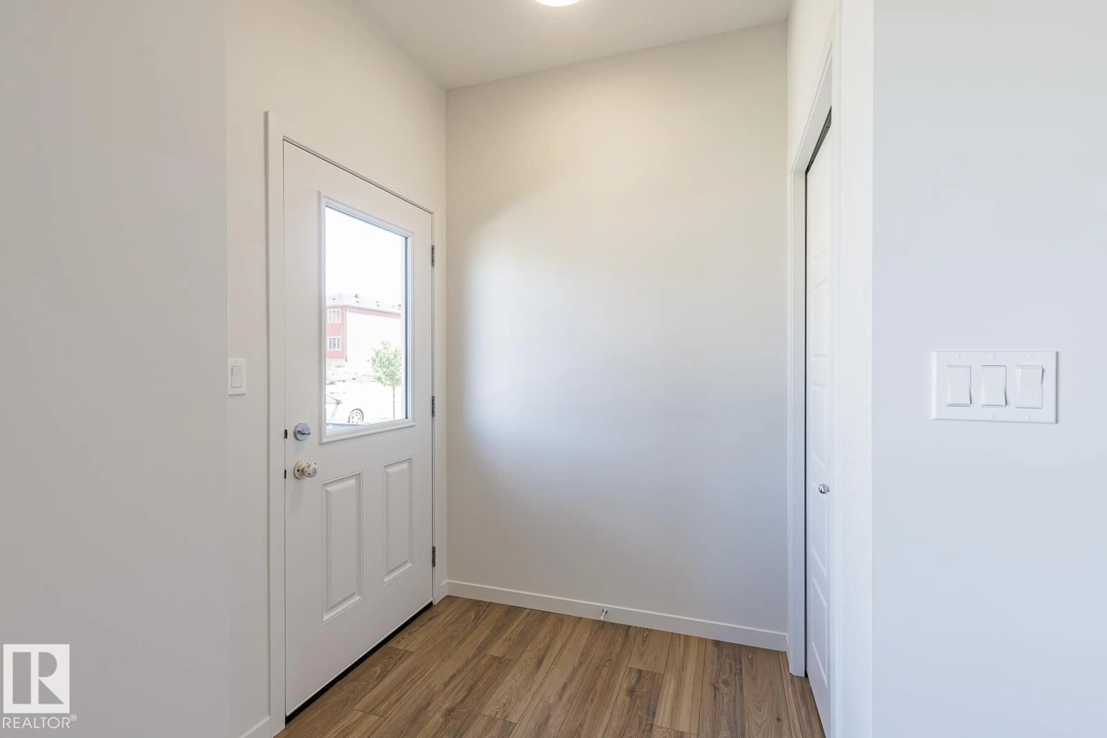 Indoor entryway for N - 3619 TRIOMPHE BV, Beaumont Alberta T4X3A7
