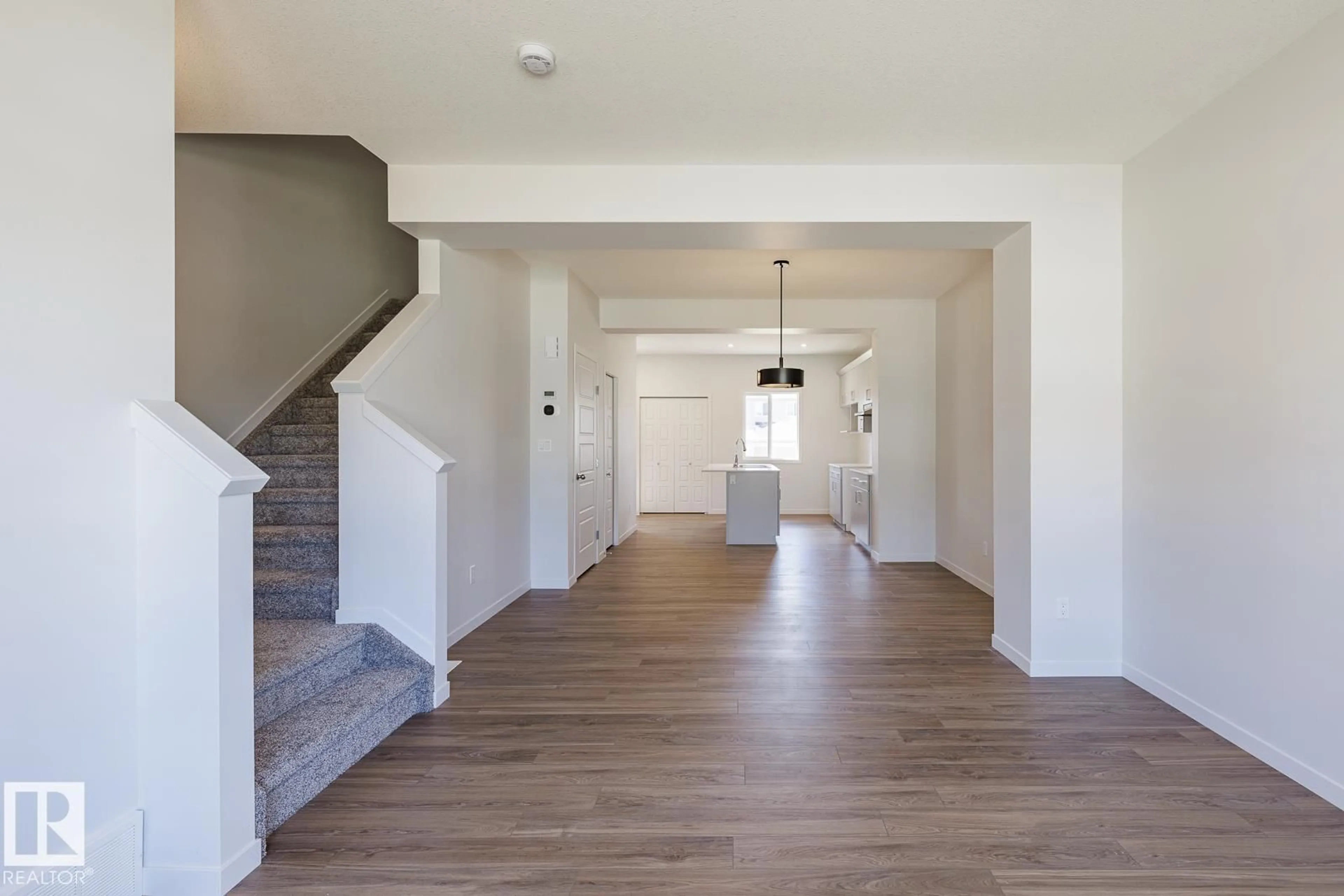 Indoor entryway for N - 3619 TRIOMPHE BV, Beaumont Alberta T4X3A7