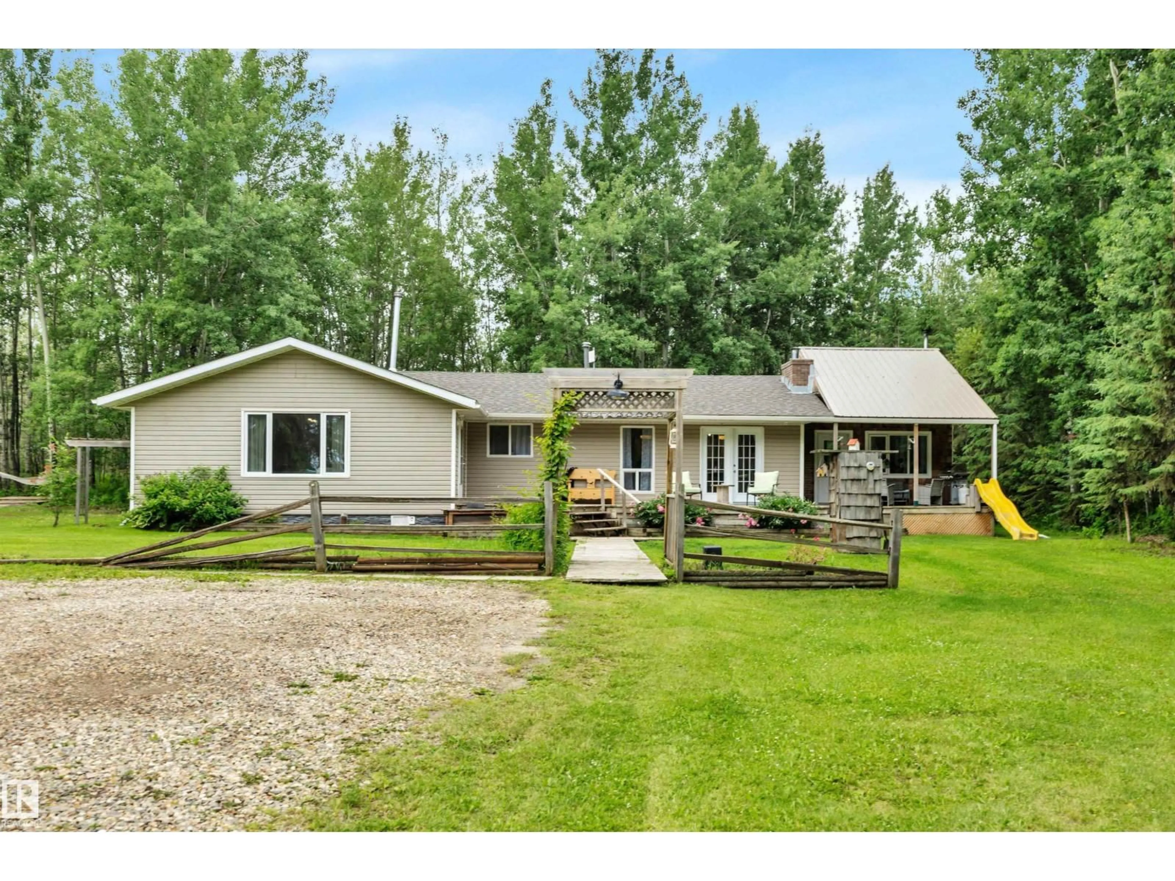A pic from outside/outdoor area/front of a property/back of a property/a pic from drone, unknown for 461008 - 1 RGE ROAD 10, Rural Wetaskiwin County Alberta T0C2V0