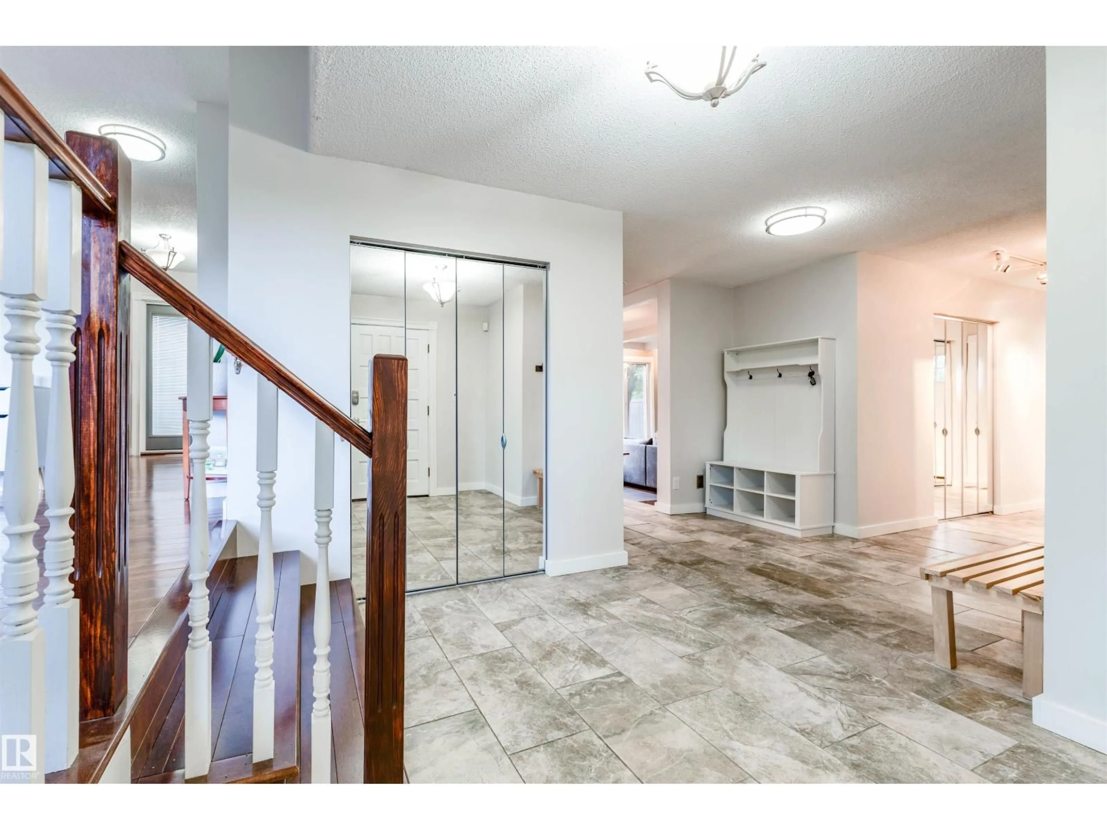 Indoor foyer for NW - 5212 142 ST, Edmonton Alberta T6H4B4