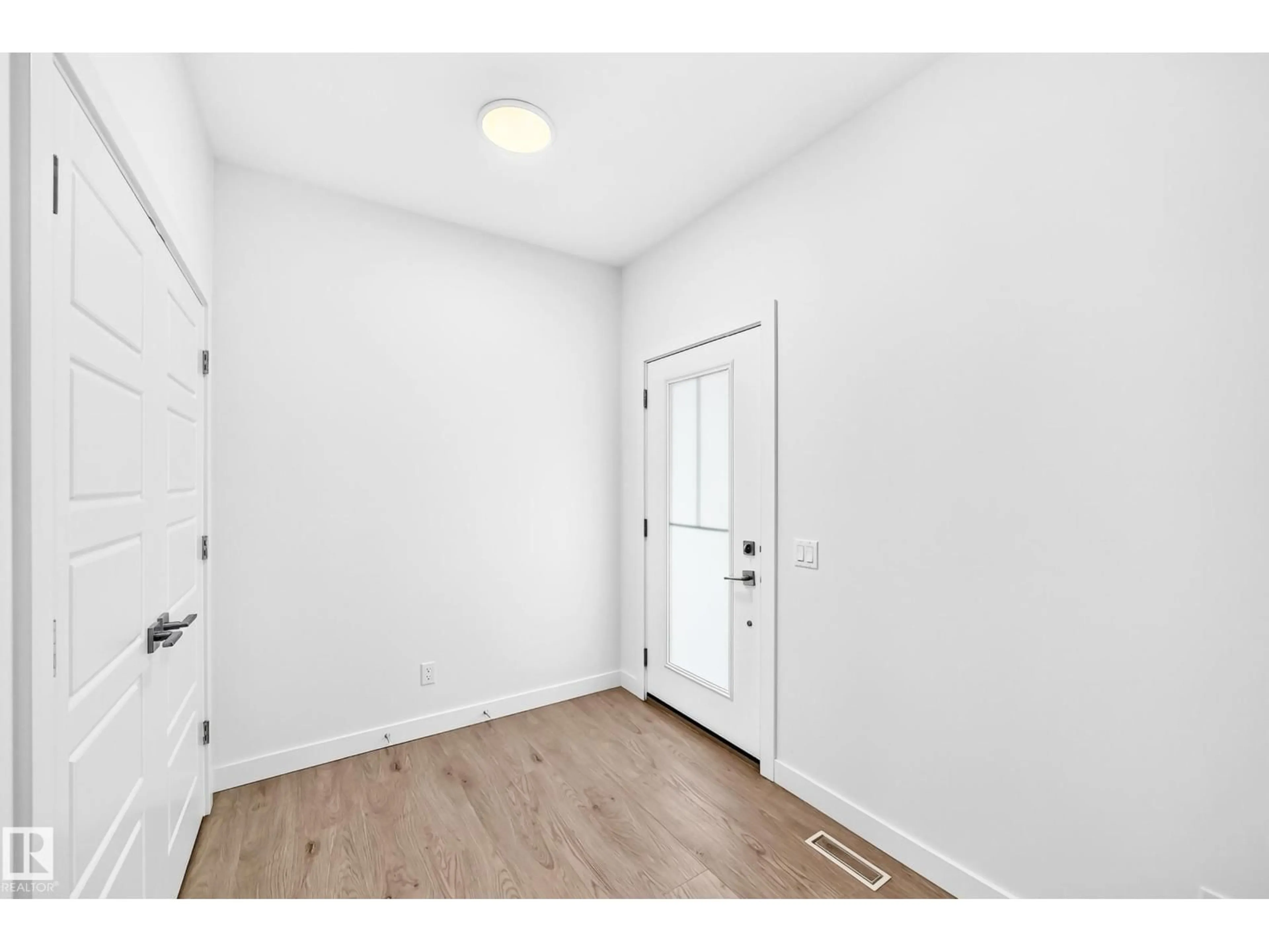 Indoor entryway for SW - 4027 HAWTHORN LI, Edmonton Alberta T6X1Y6