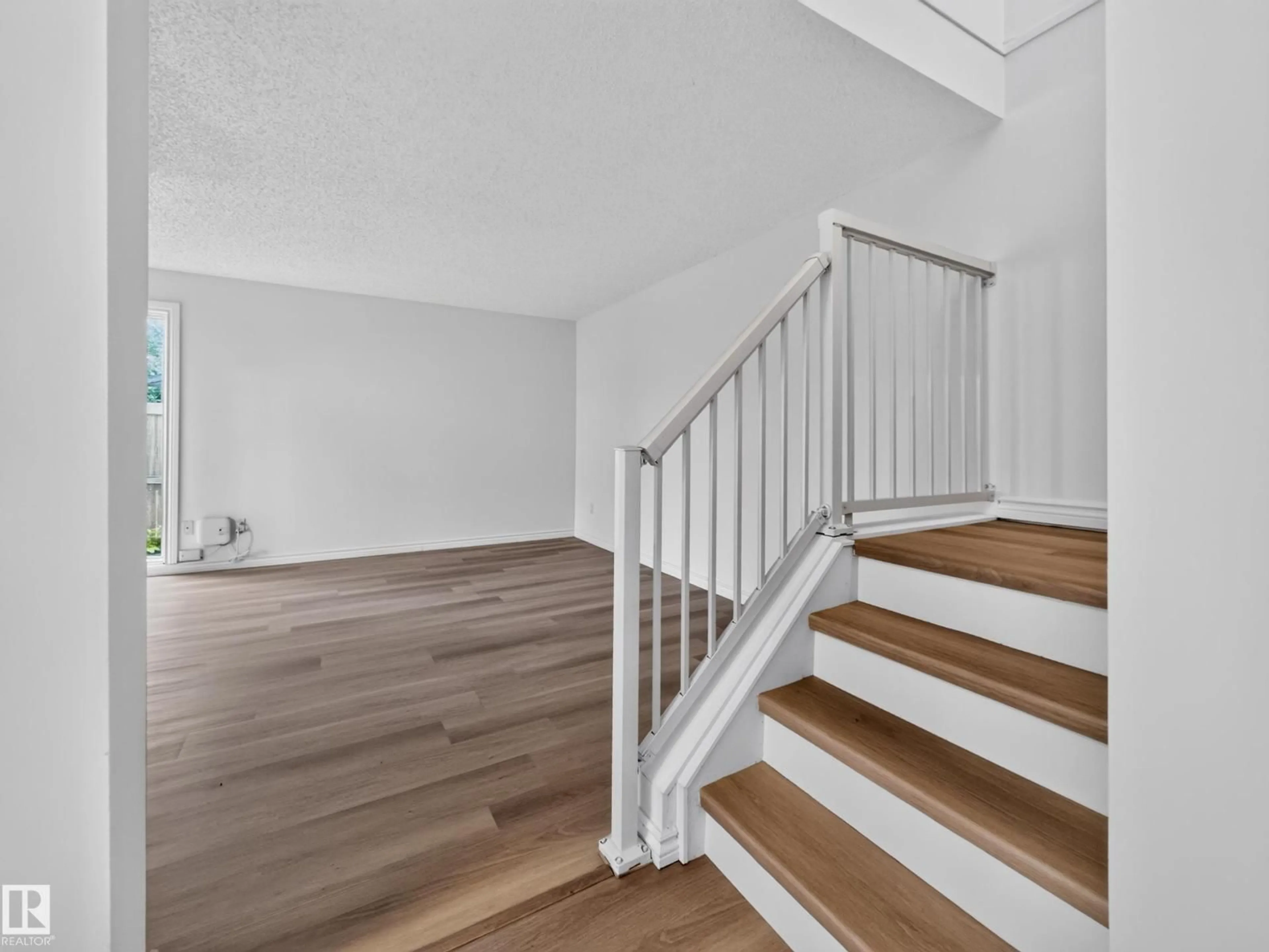 Stairs for 14644 25 ST, Edmonton Alberta Y5Y1X4