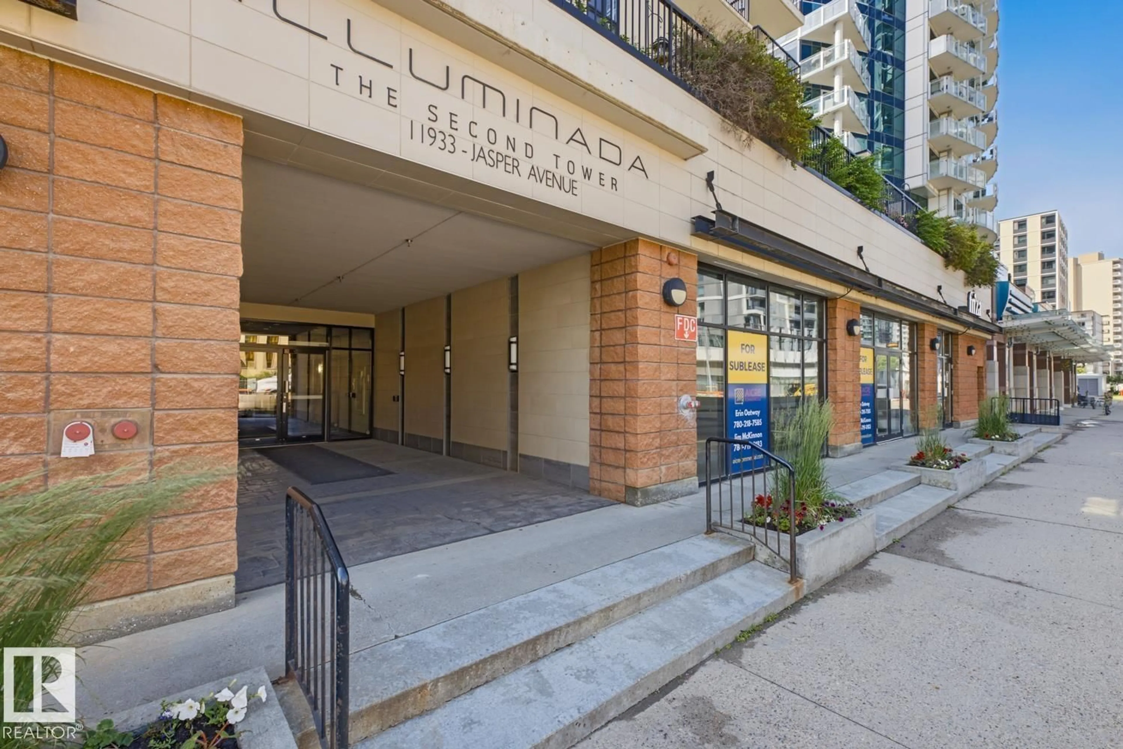 Indoor foyer for 11933 - 505 JASPER AV, Edmonton Alberta Y5K0P1