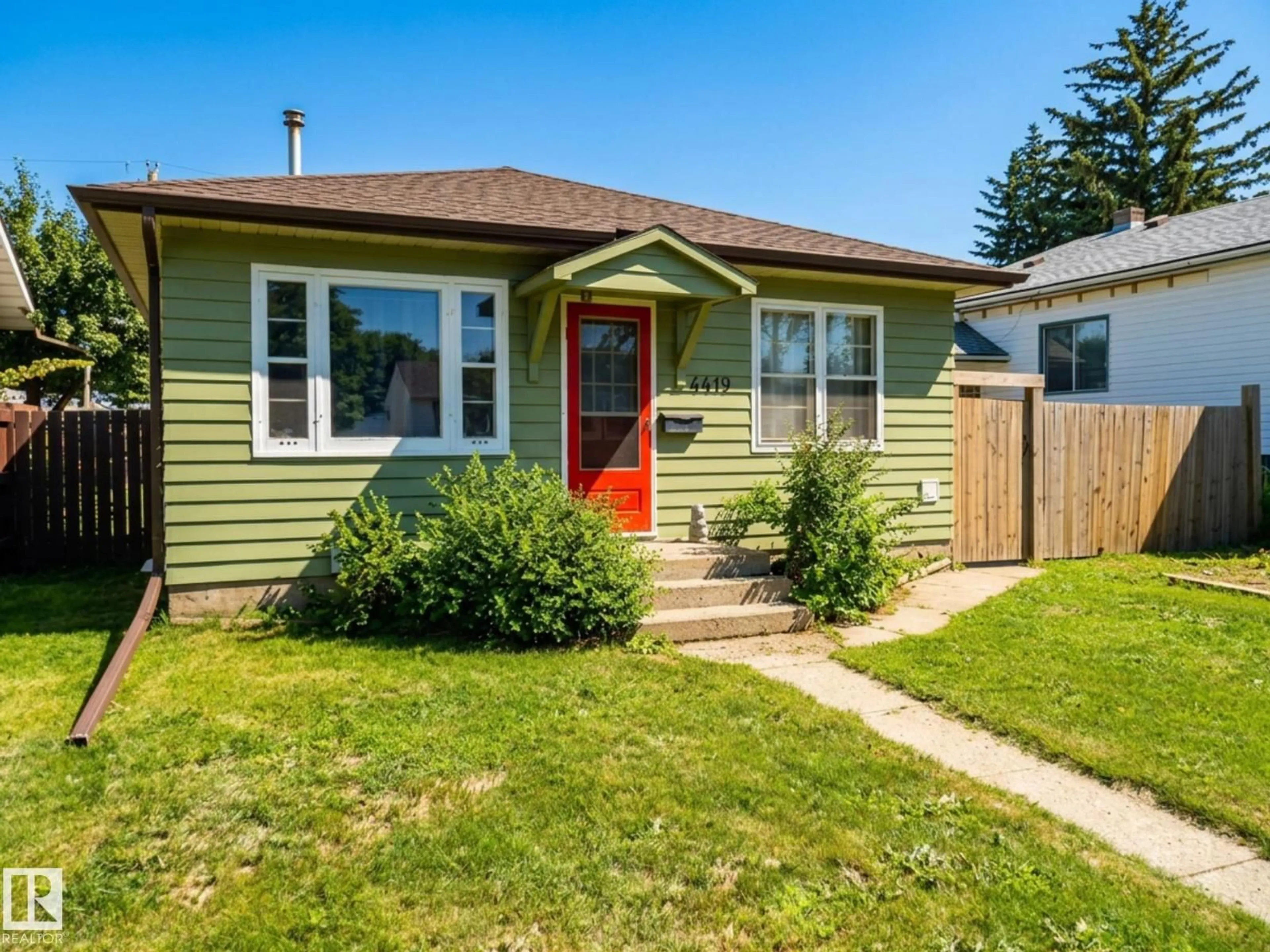 Home with vinyl exterior material, street for 4419 114 NW, Edmonton Alberta T5W0T4