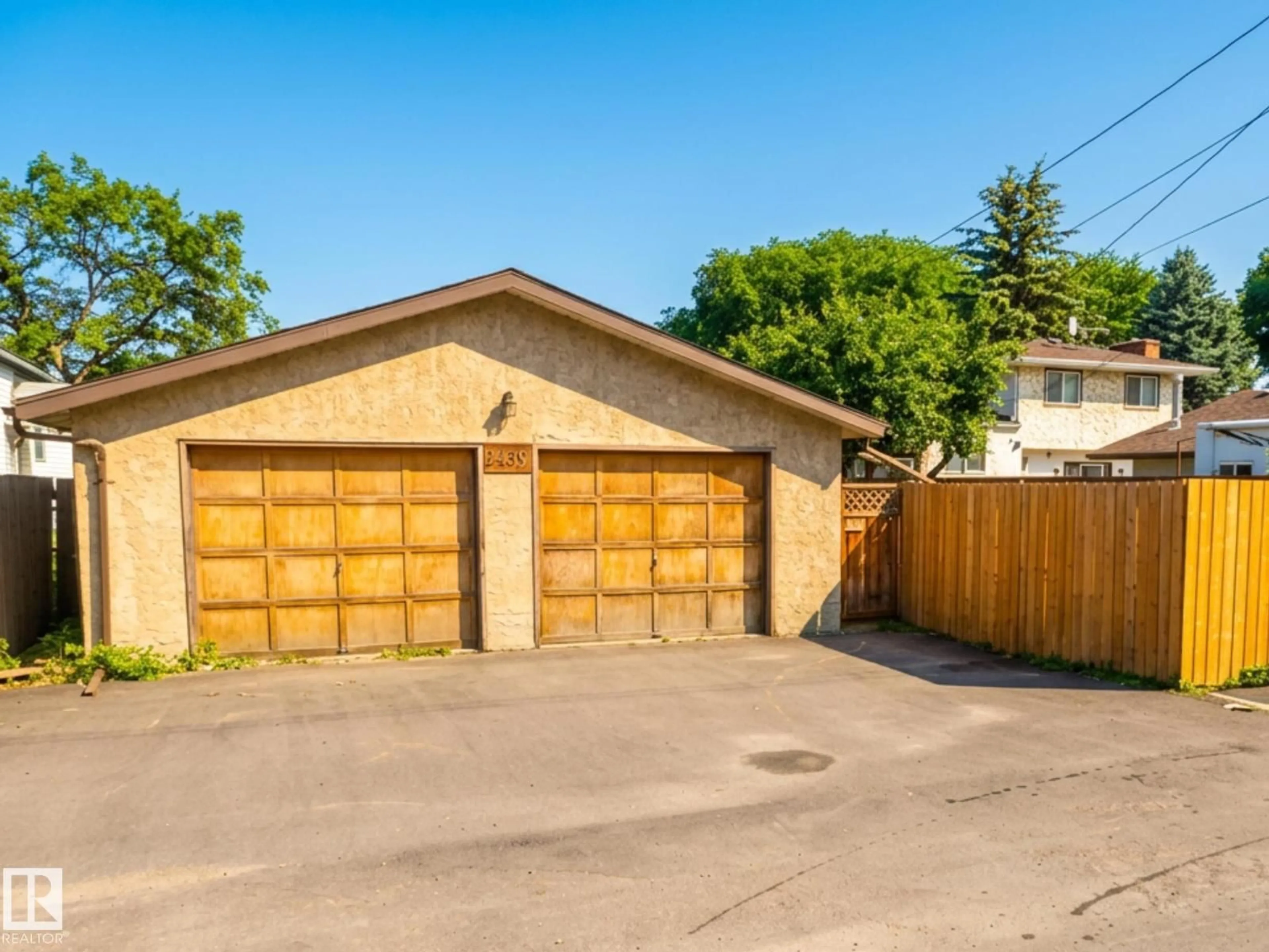 Indoor garage for 4419 114 NW, Edmonton Alberta T5W0T4