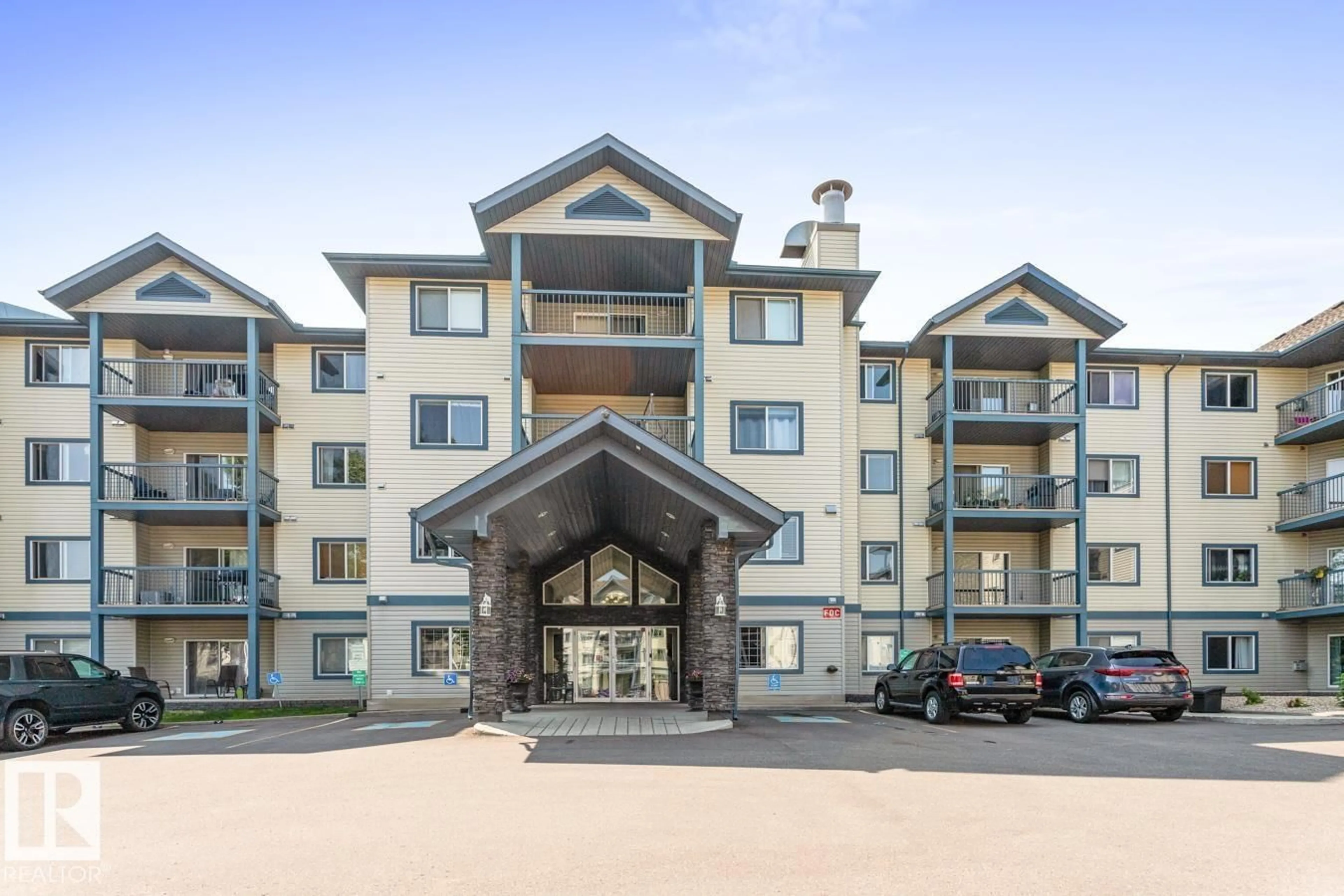 Indoor foyer for 117 16303 95 ST, Edmonton Alberta T5Z3V1